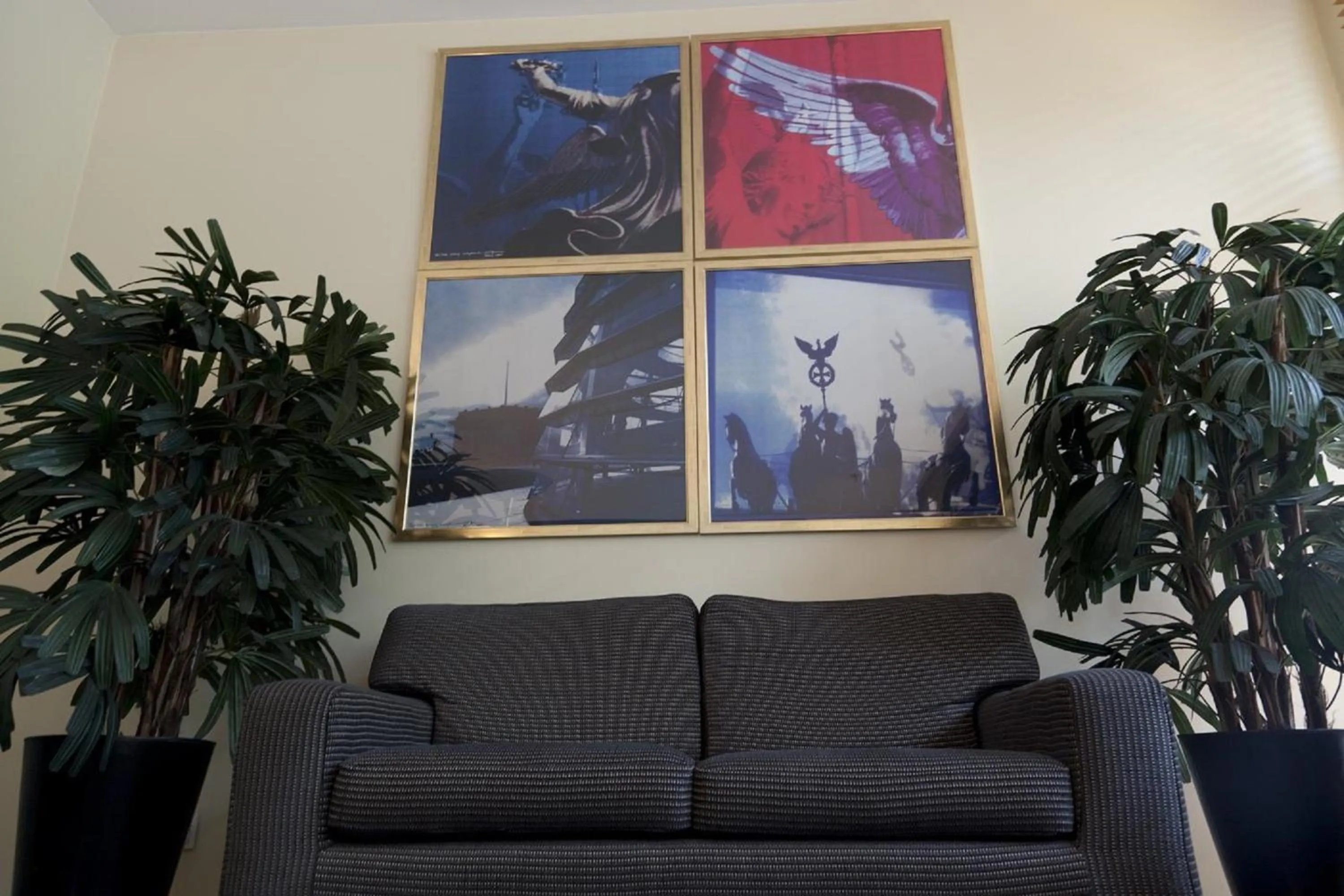 Communal lounge/ TV room in relexa hotel Stuttgarter Hof