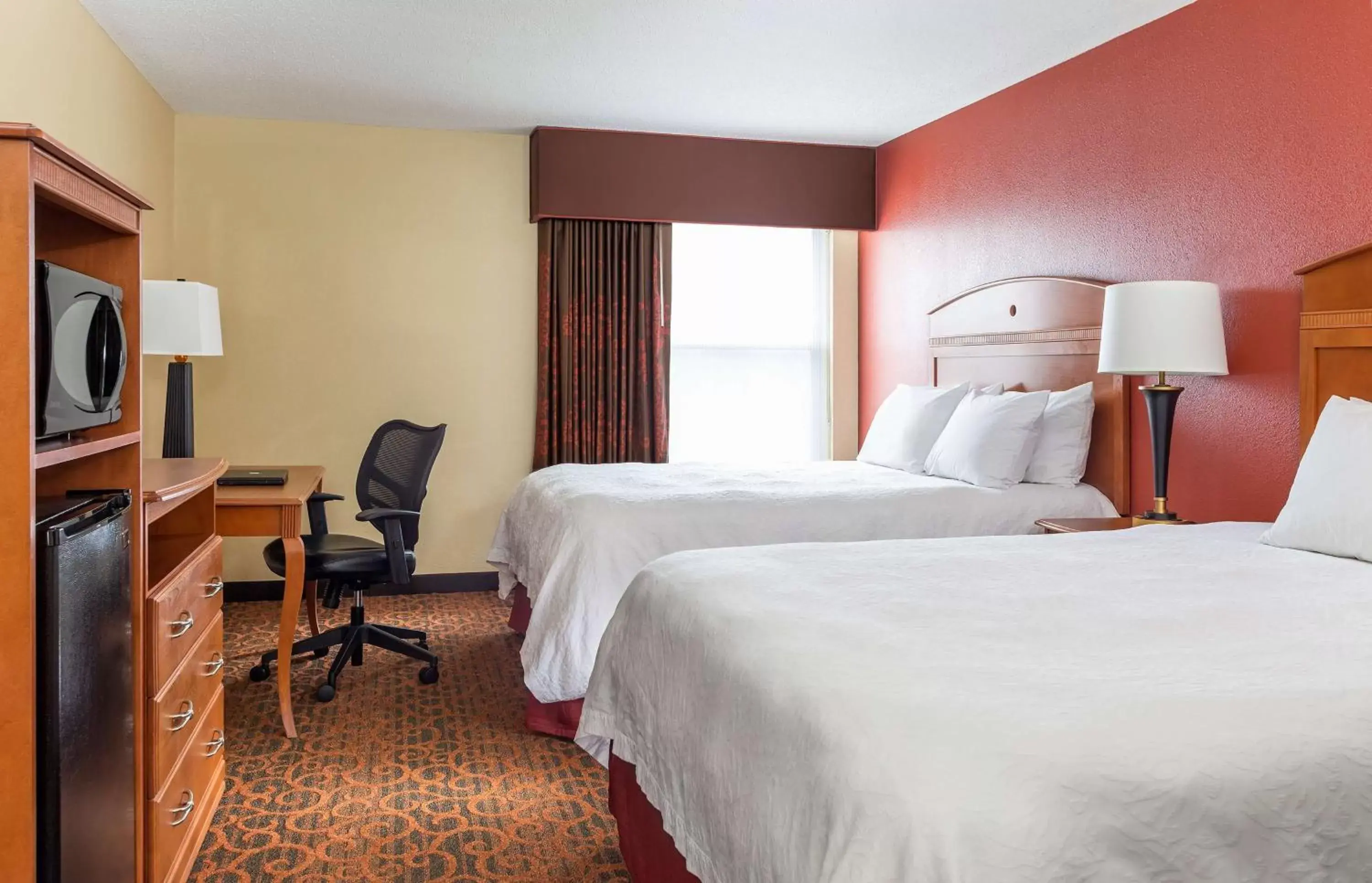 Queen Room with Two Queen Beds - Mobility Access/Non-Smoking in Hampton Inn Minneapolis-Burnsville Queen Room with Two Queen Beds - Mobility Access/Non-Smoking in Hampton Inn Minneapolis-Burnsville
