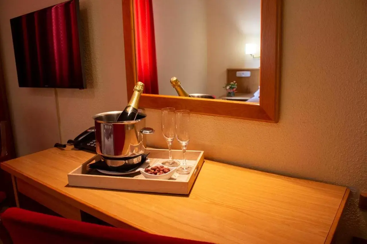 Drinks, Coffee/Tea Facilities in Hotel Helmántico
