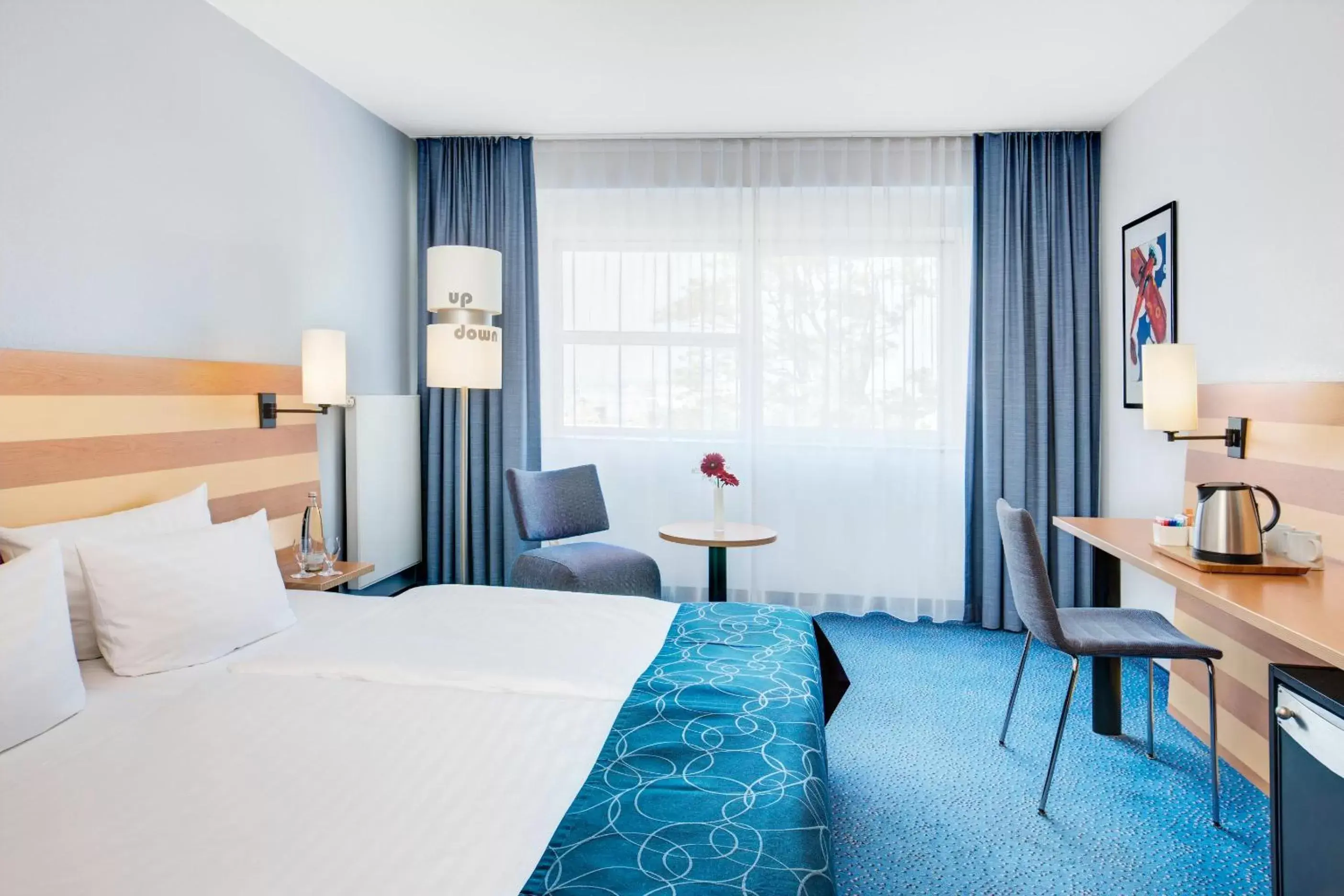 Photo of the whole room, Bed in IntercityHotel Frankfurt Airport