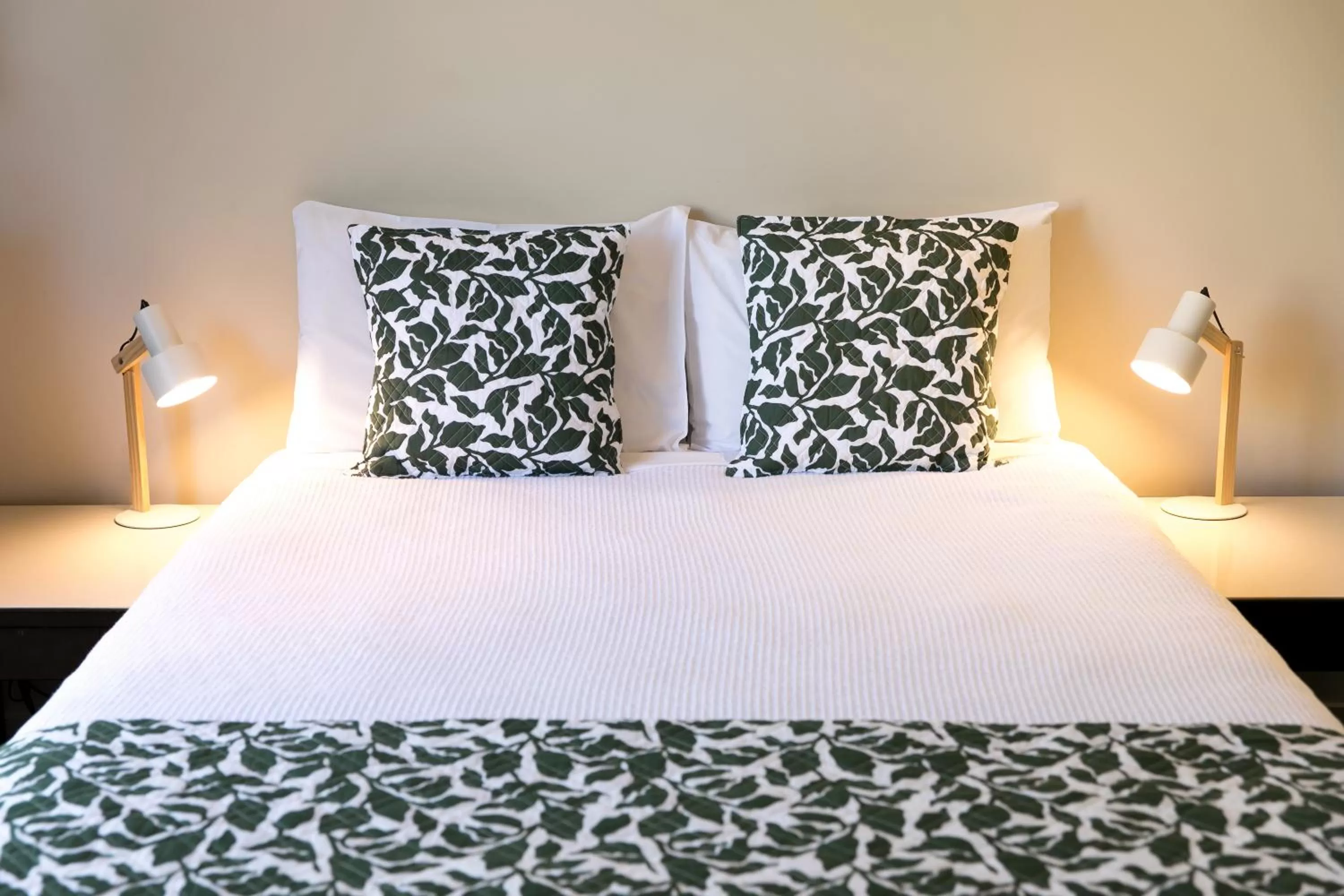 Bed in Alpine Lake Motel