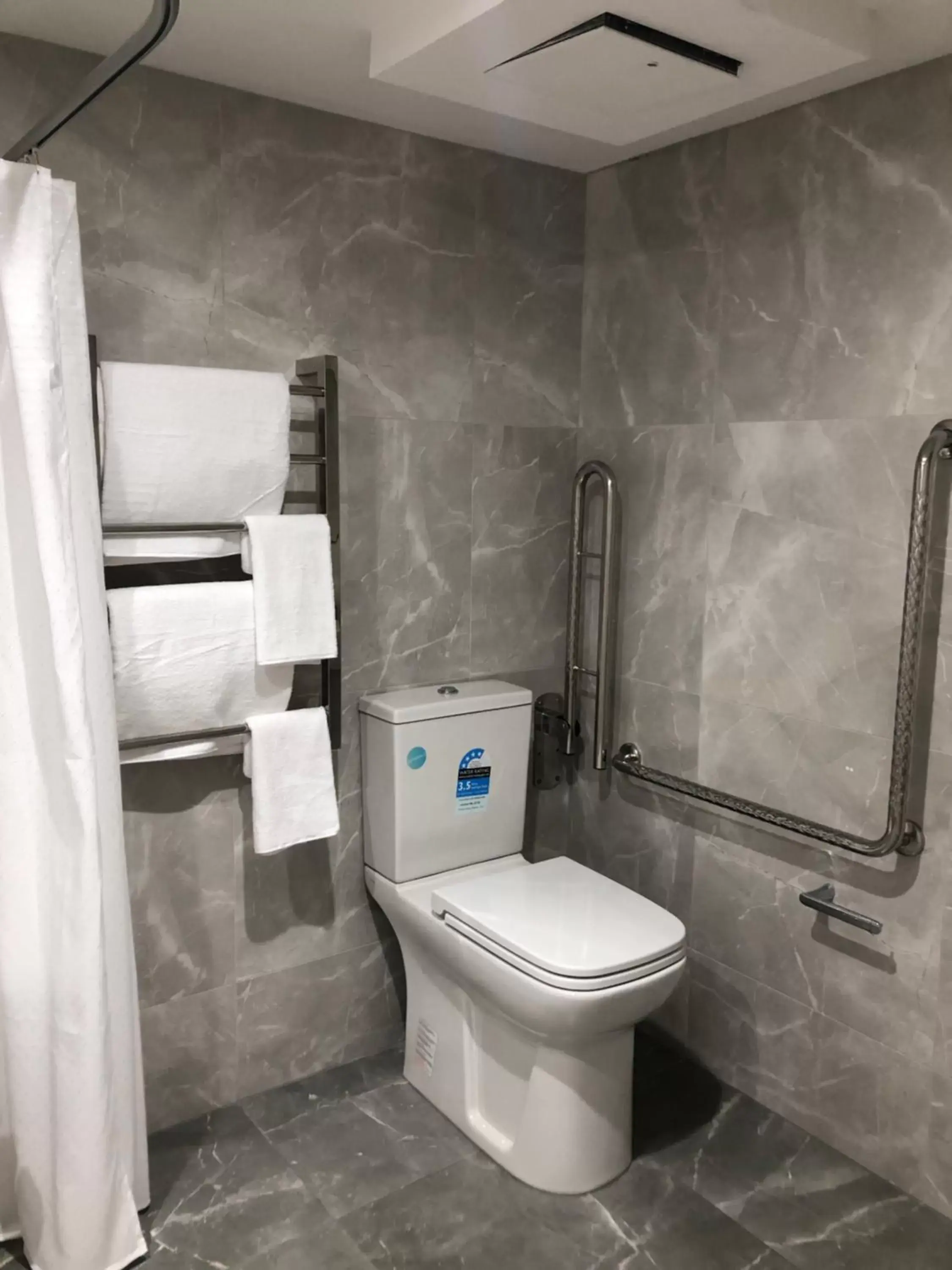 Bathroom in Bakers Lodge