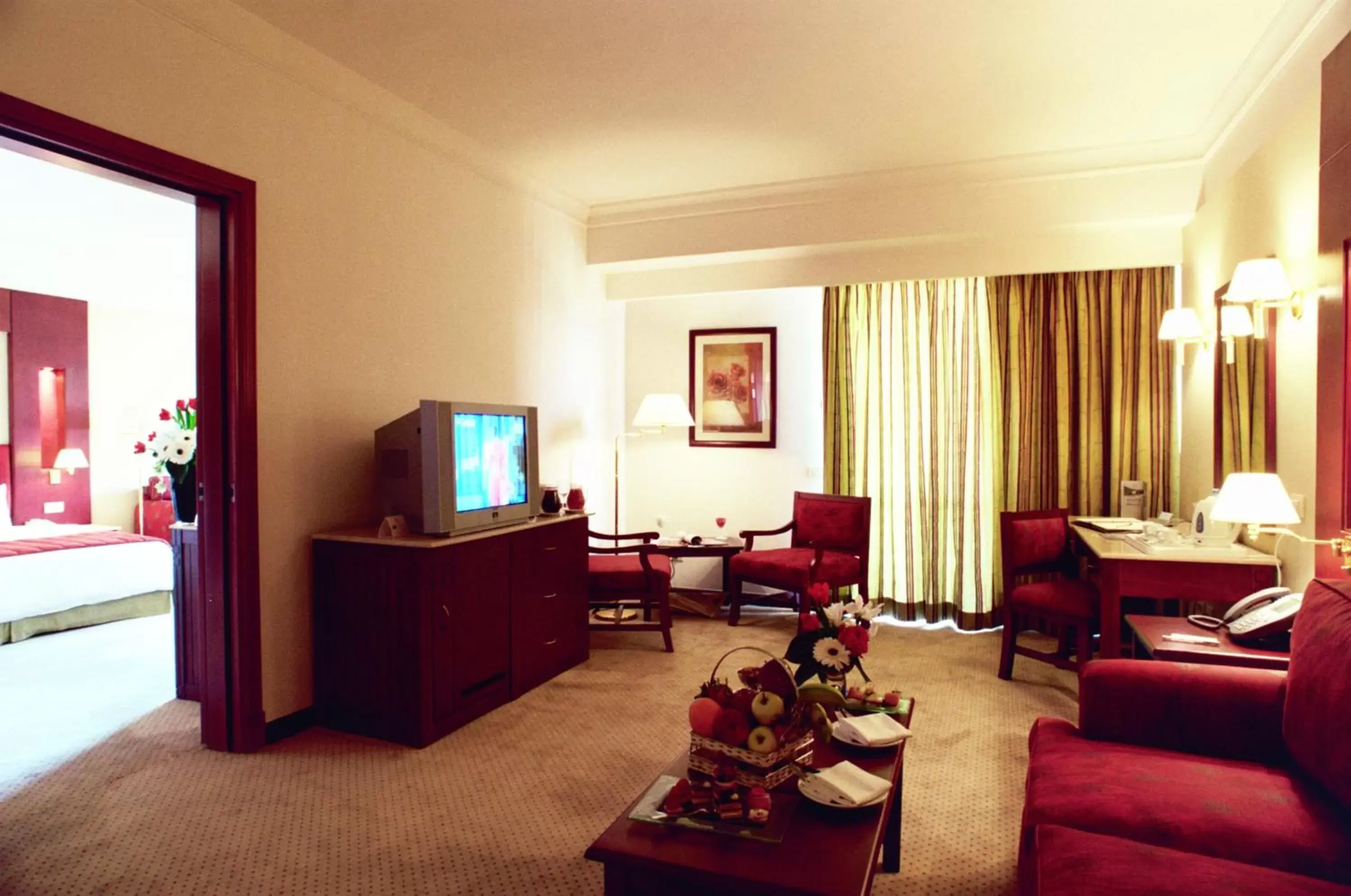 Seating area, TV/Entertainment Center in Safir Hotel Cairo