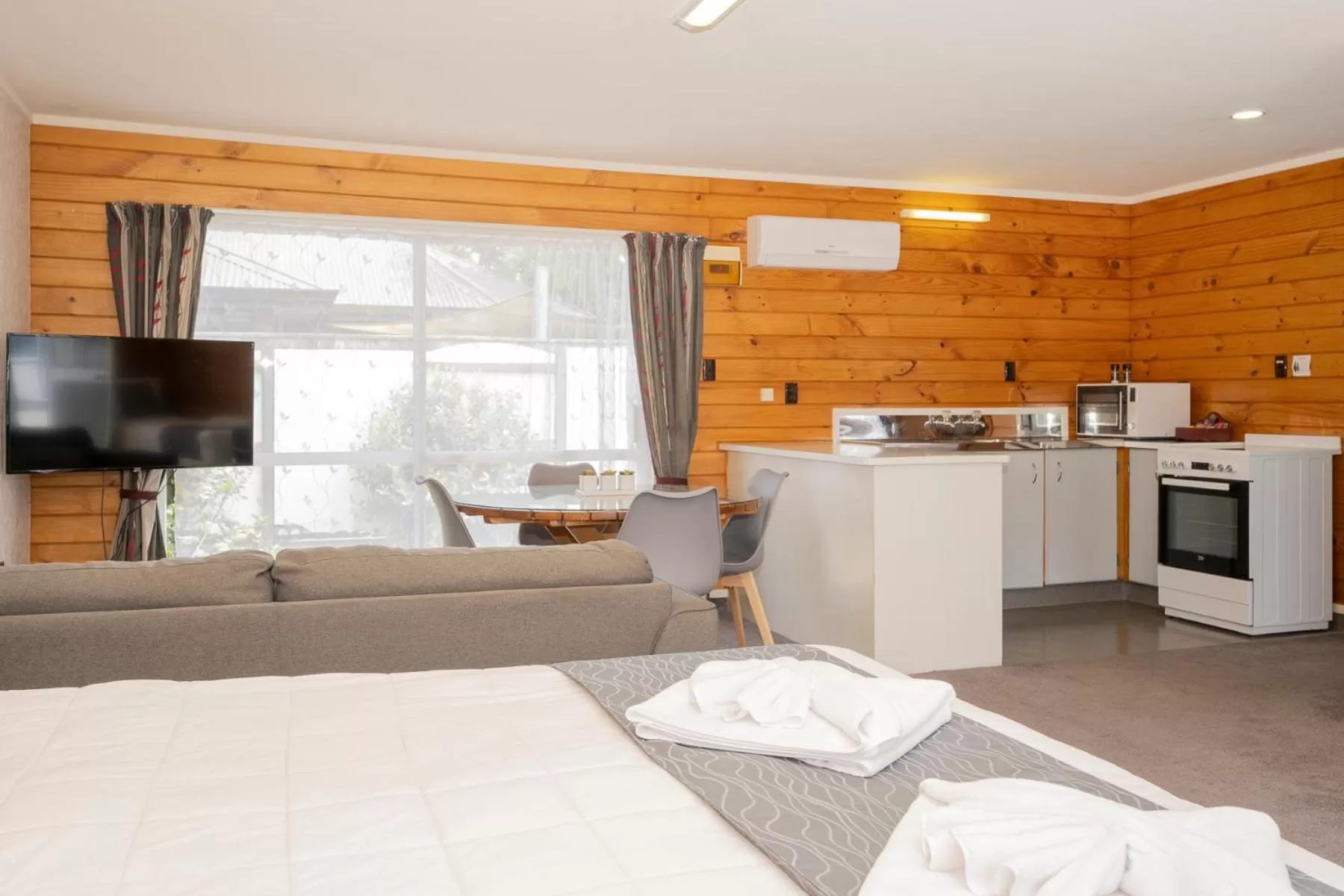 Kitchen or kitchenette in Tudor Park Motel Spacious with kitchens 1 minute walk to restaurant and shopping centre and Gisborne Hospital