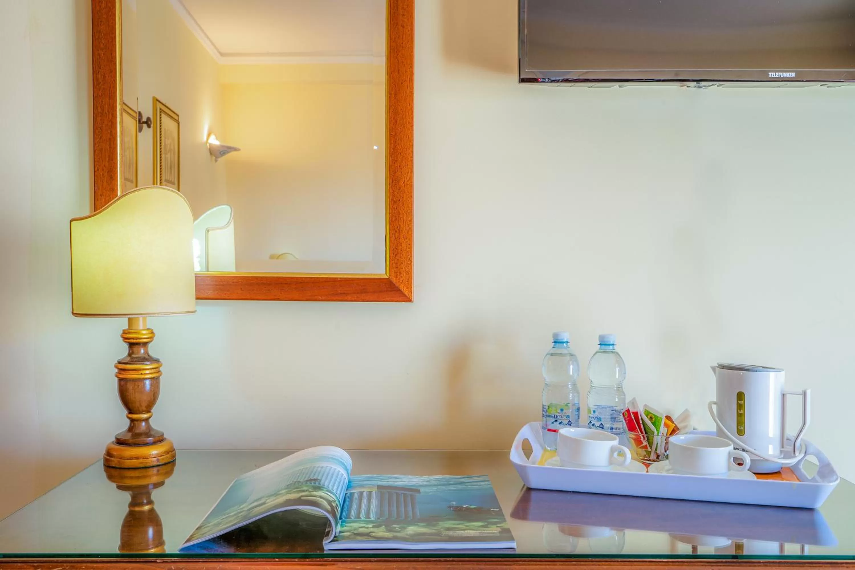 Library in Hotel Mediterraneo