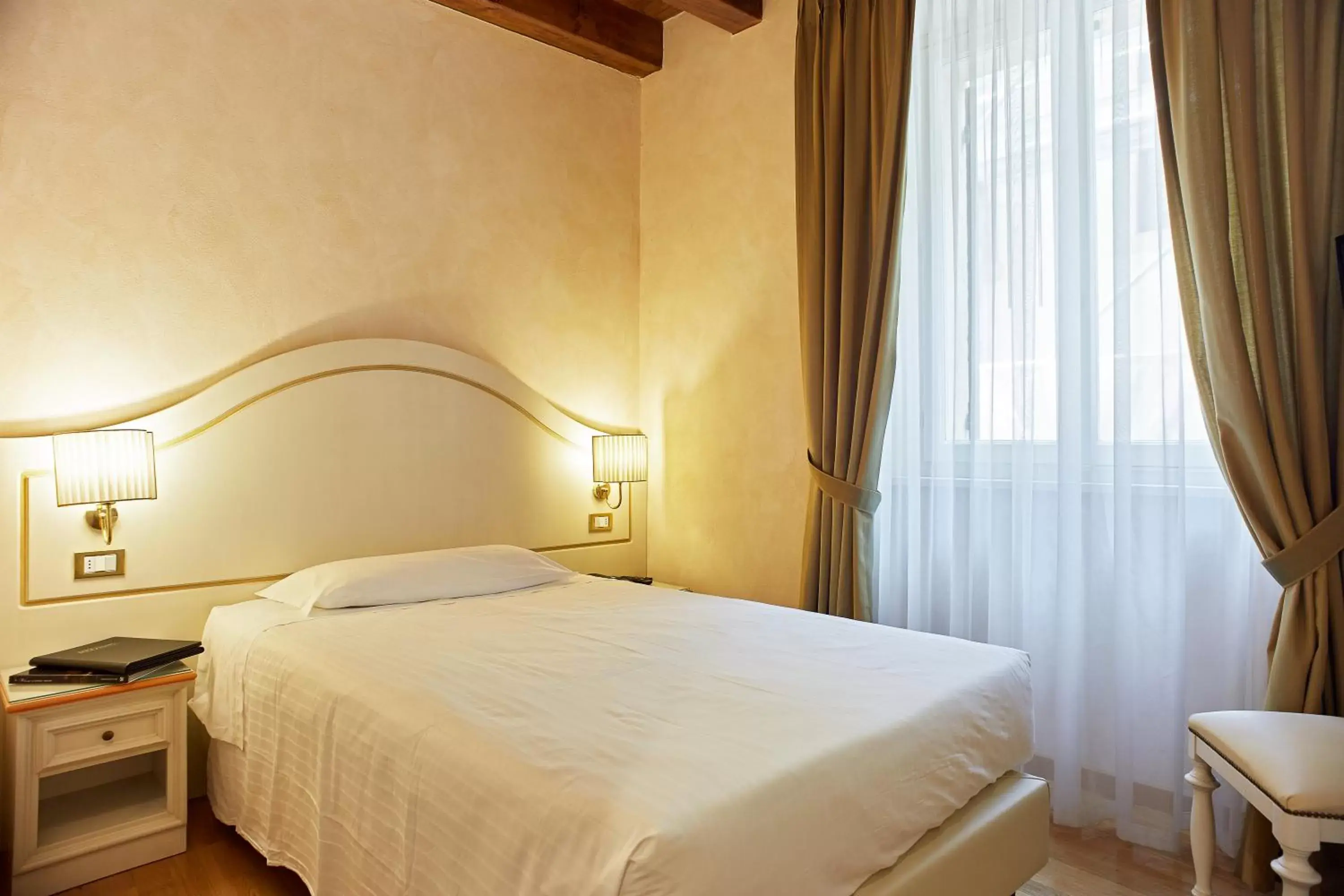 Bed in Albergo Mazzanti