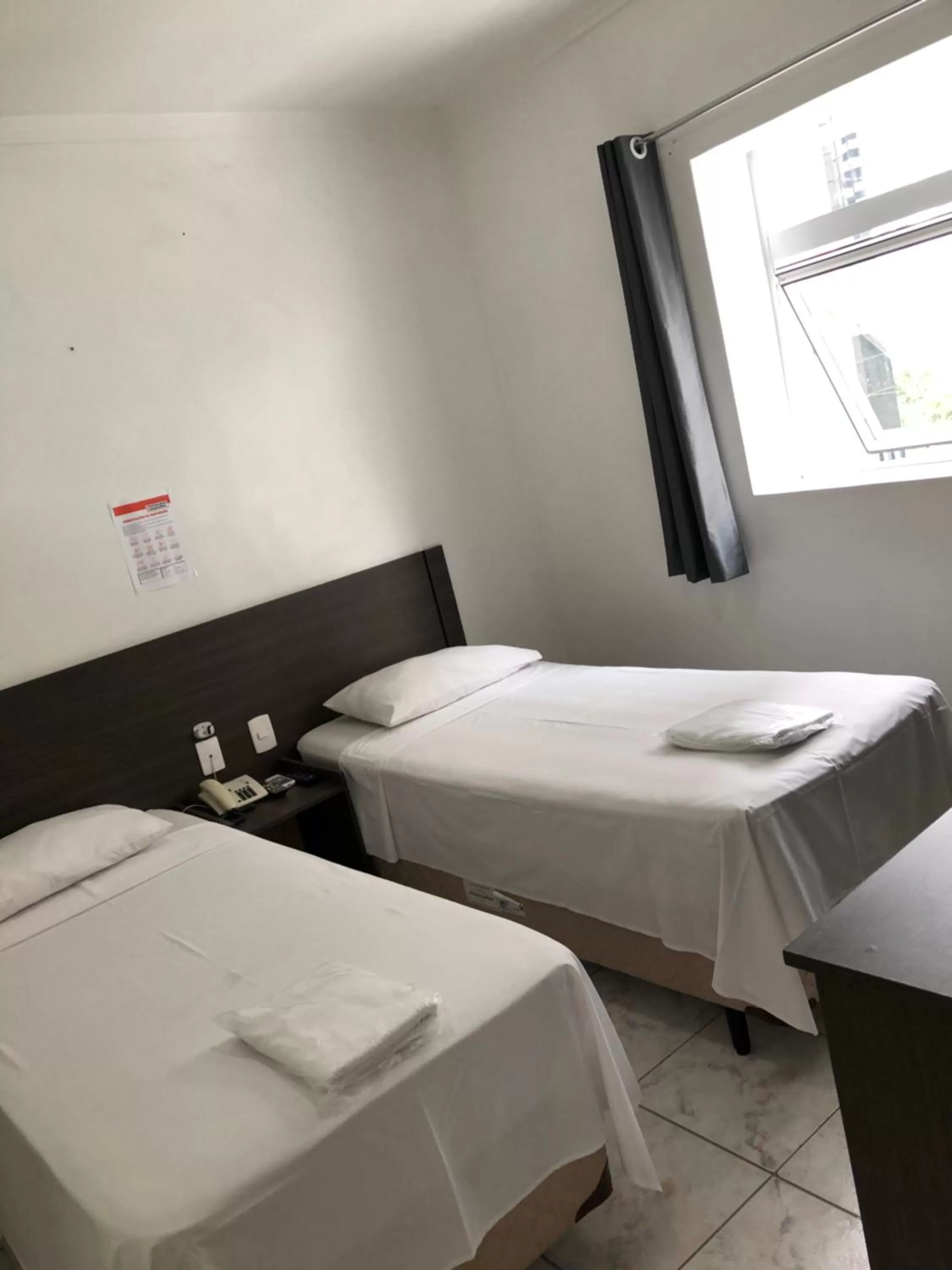 Bedroom, Bed in Center Plaza Hotel