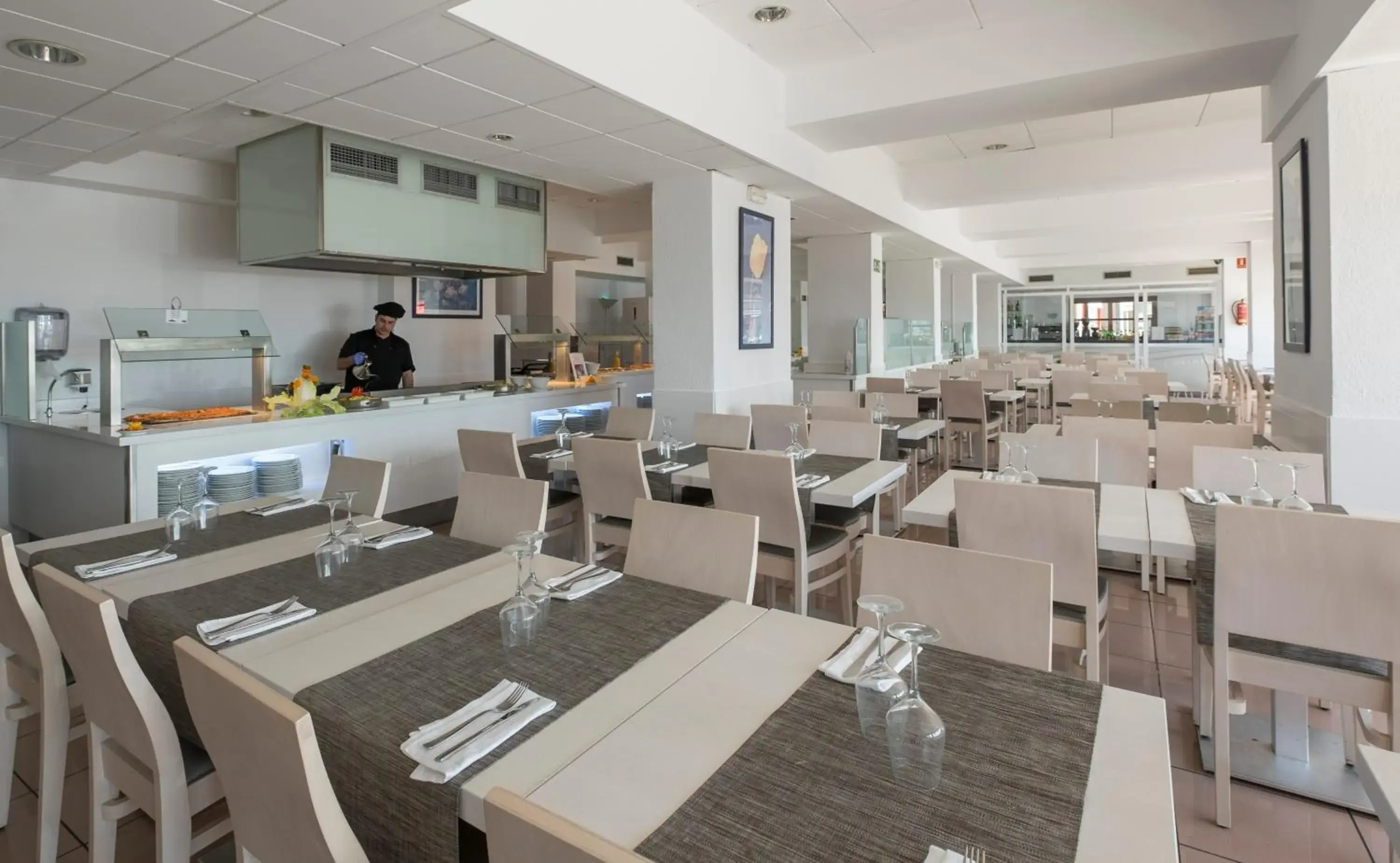 Restaurant/Places to Eat in Hotel Rosamar Maritim