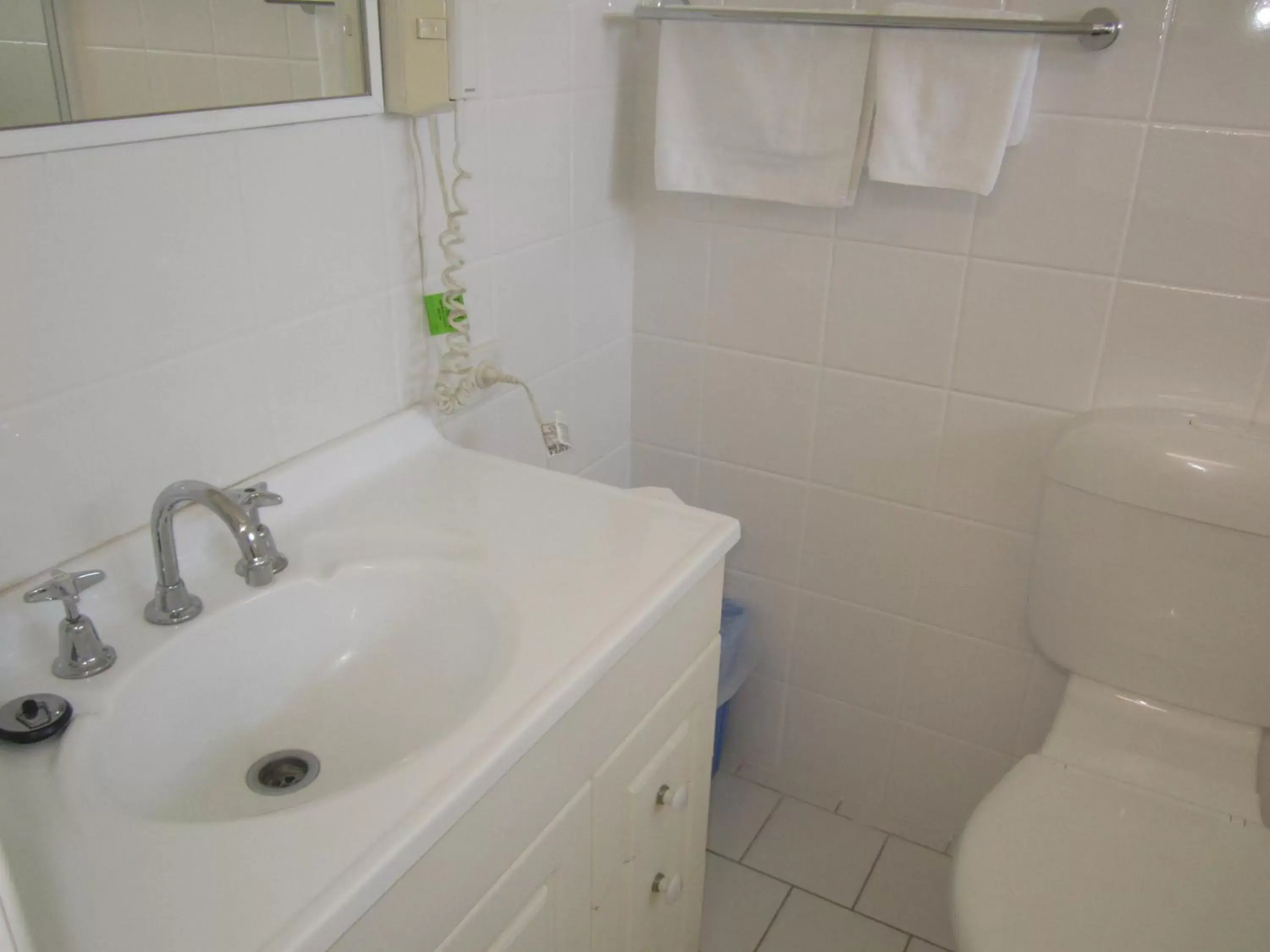 Bathroom in Best Western Parkside Motor Inn