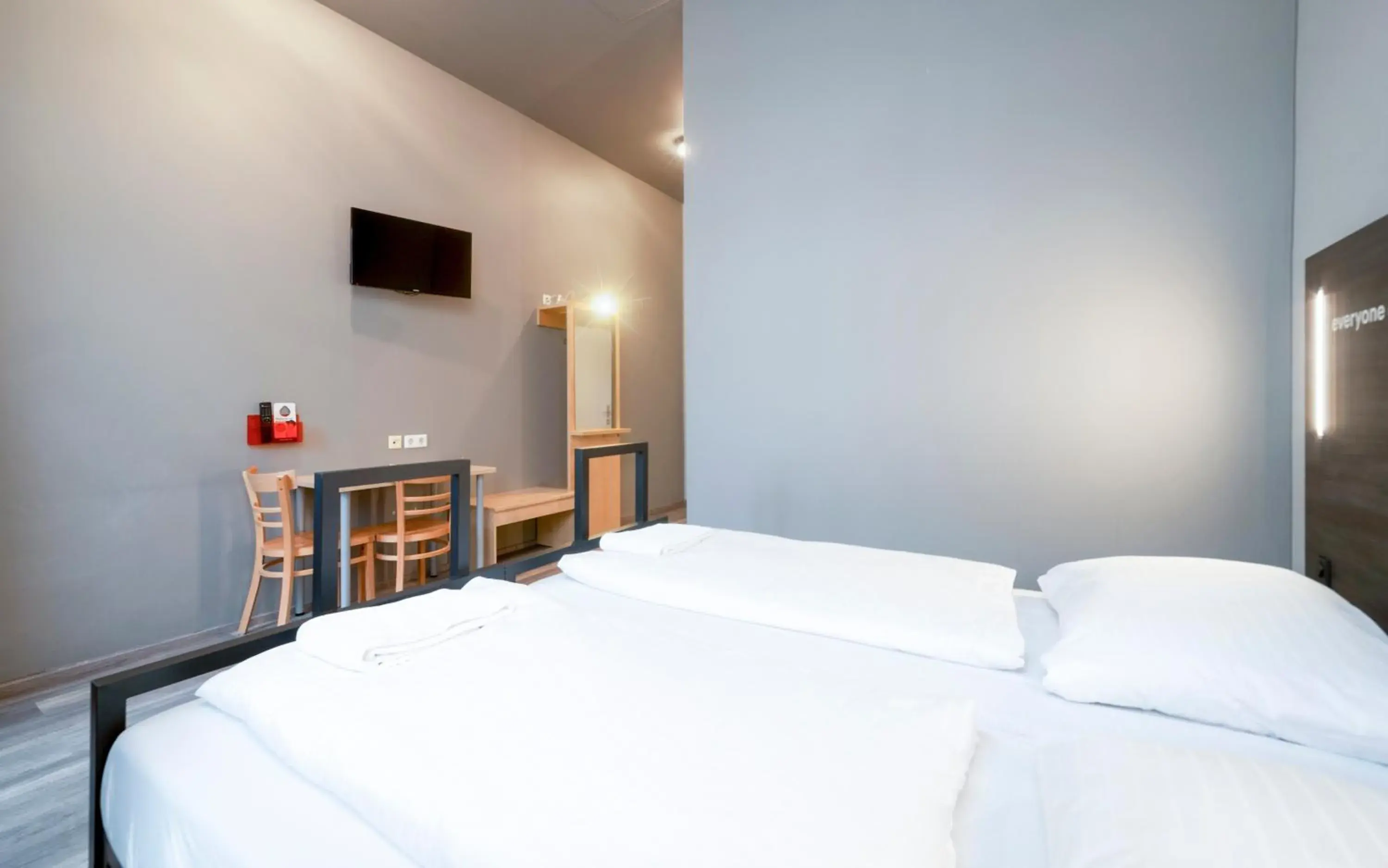 TV and multimedia, Bed in a&o Wien Stadthalle TV and multimedia, Bed in a&o Wien Stadthalle