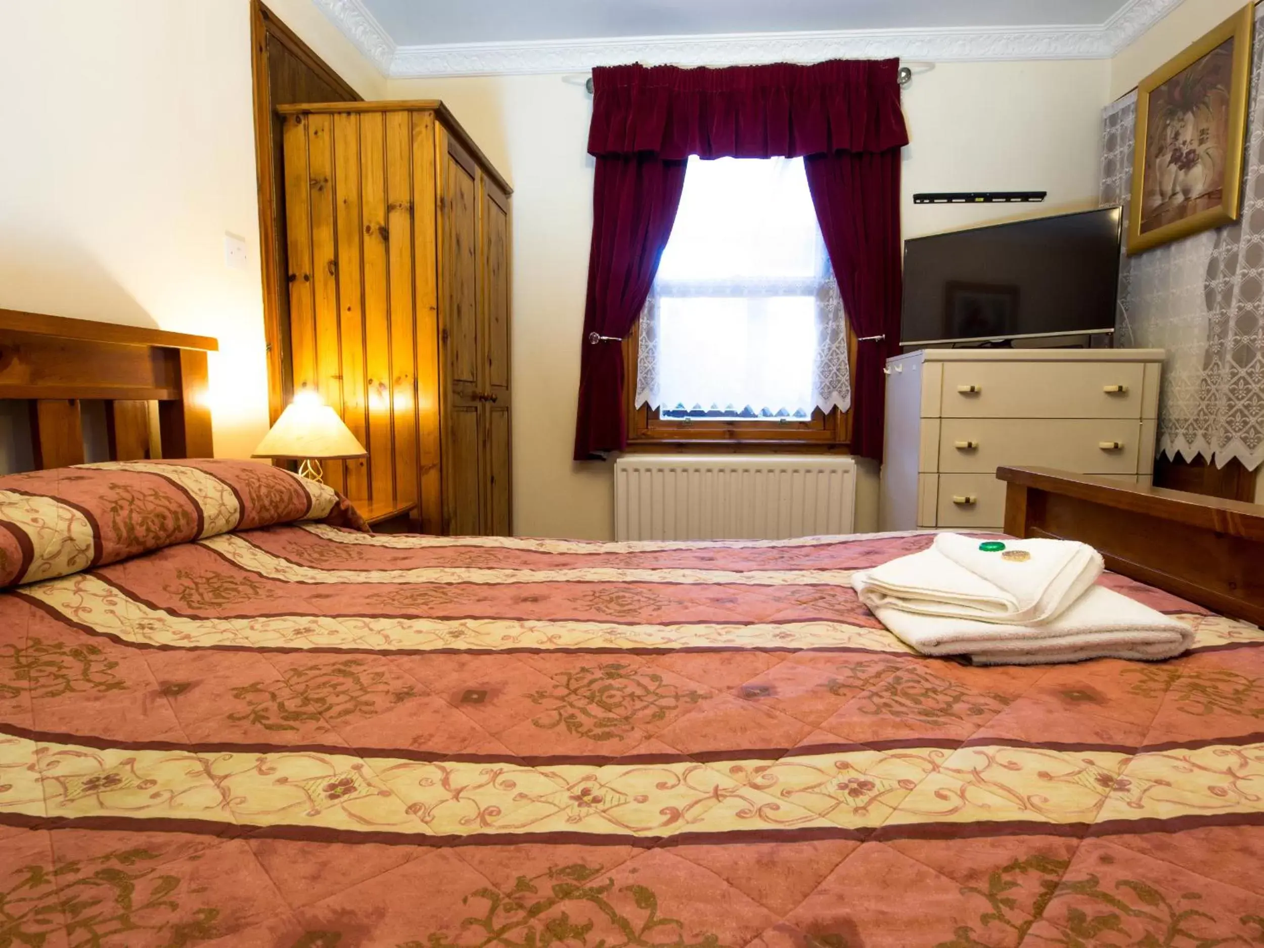 Bedroom, Bed in Corstorphine Lodge Hotel