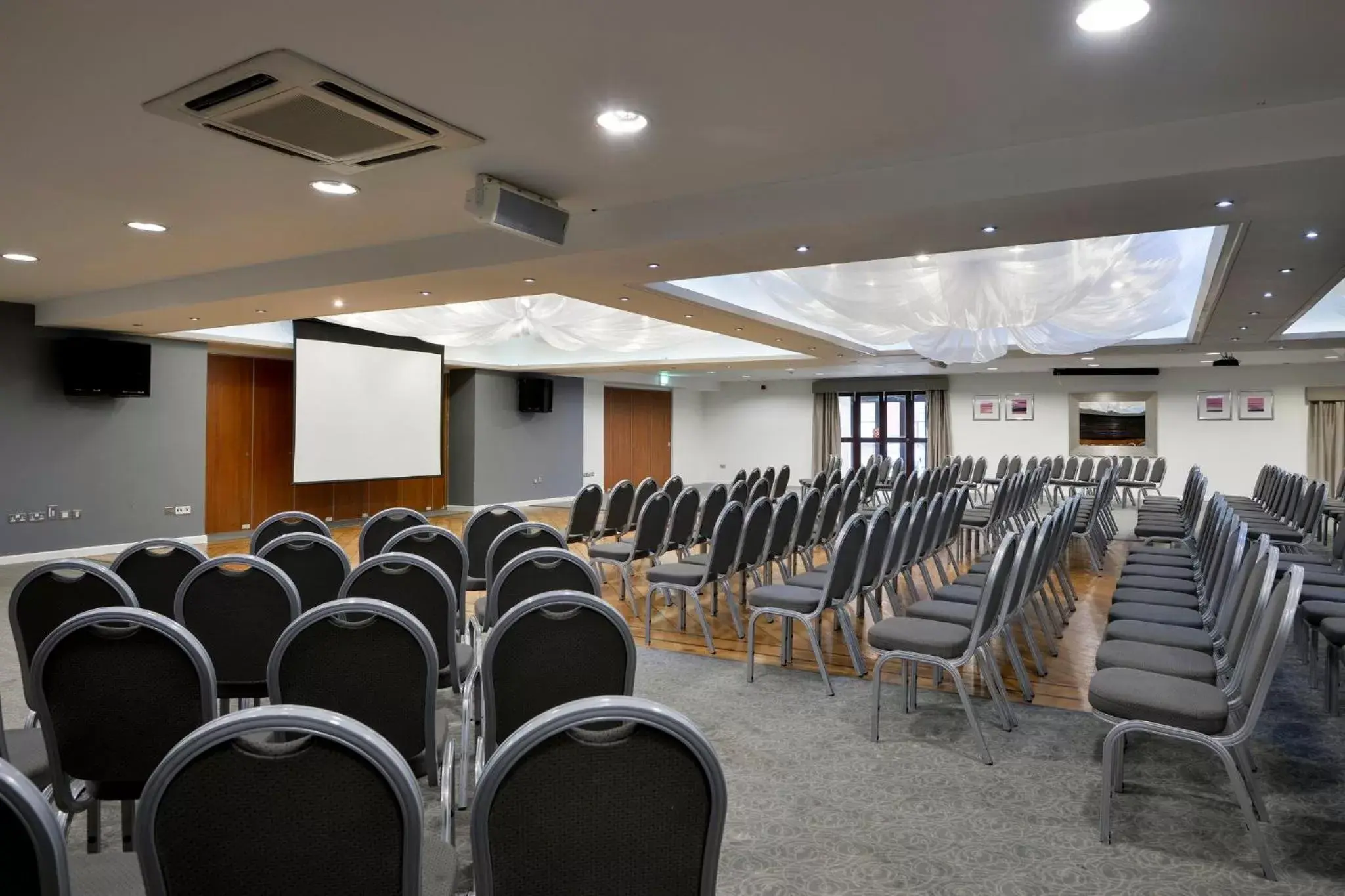 Meeting/conference room in Holiday Inn - Manchester - Oldham, an IHG Hotel