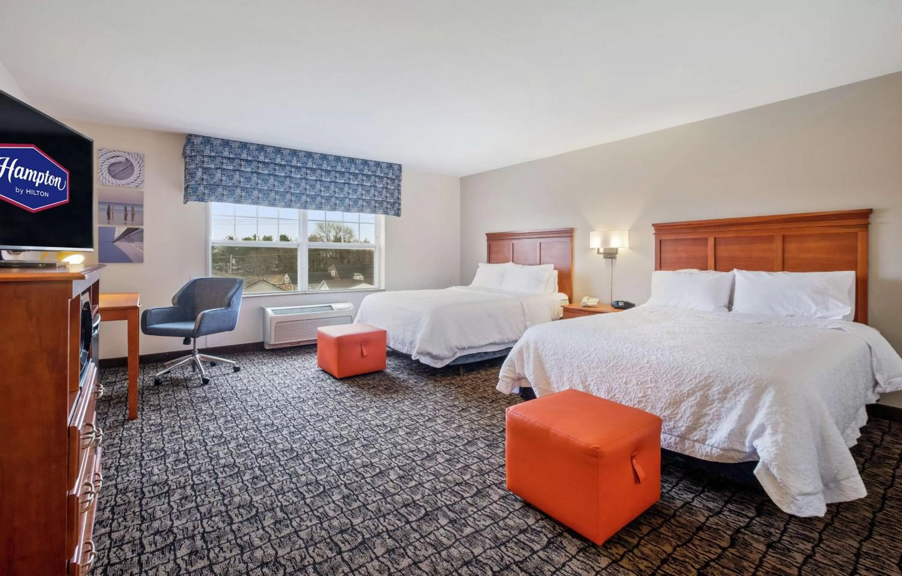 Bedroom, Bed in Hampton Inn & Suites Rockland