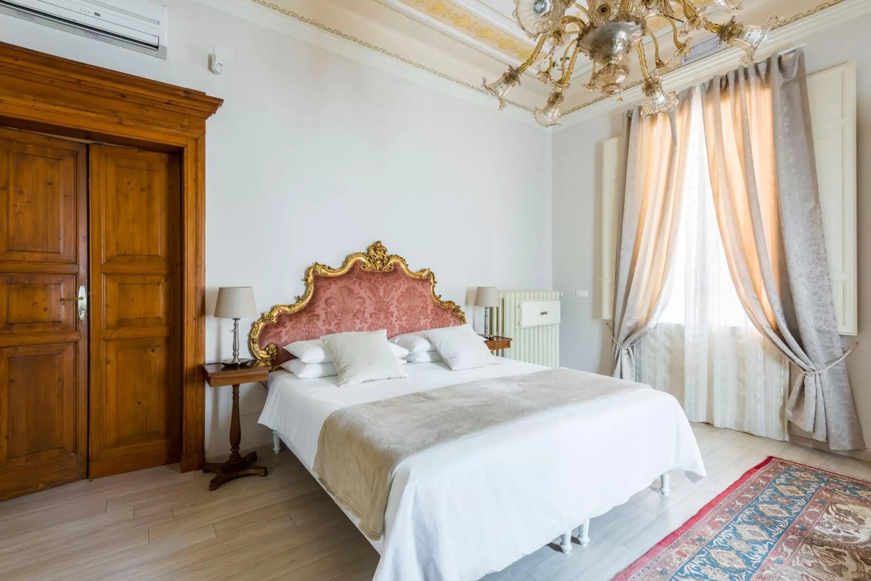 Bed in Villa Savioli Room & Breakfast