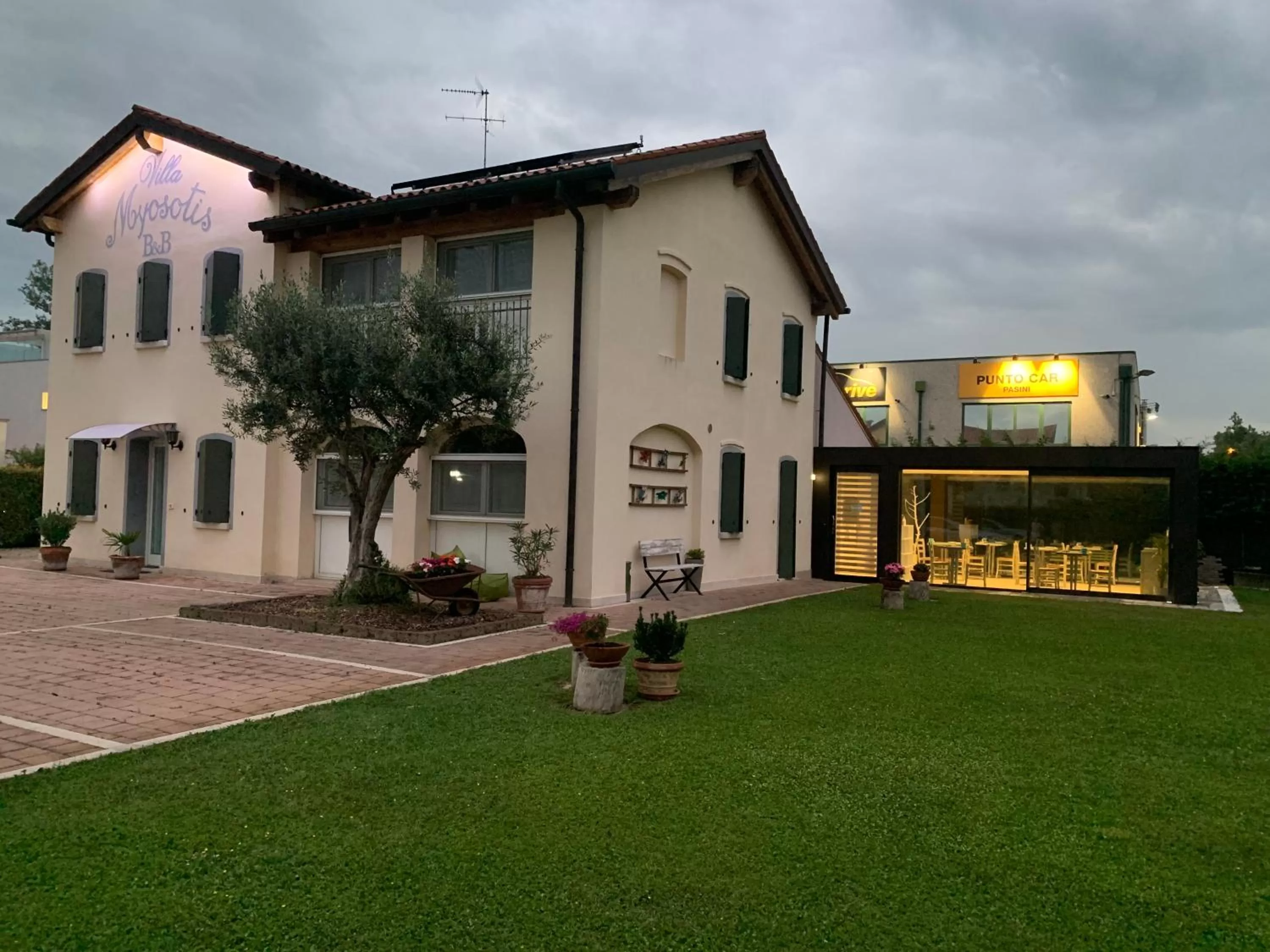 Property building in Villa Myosotis