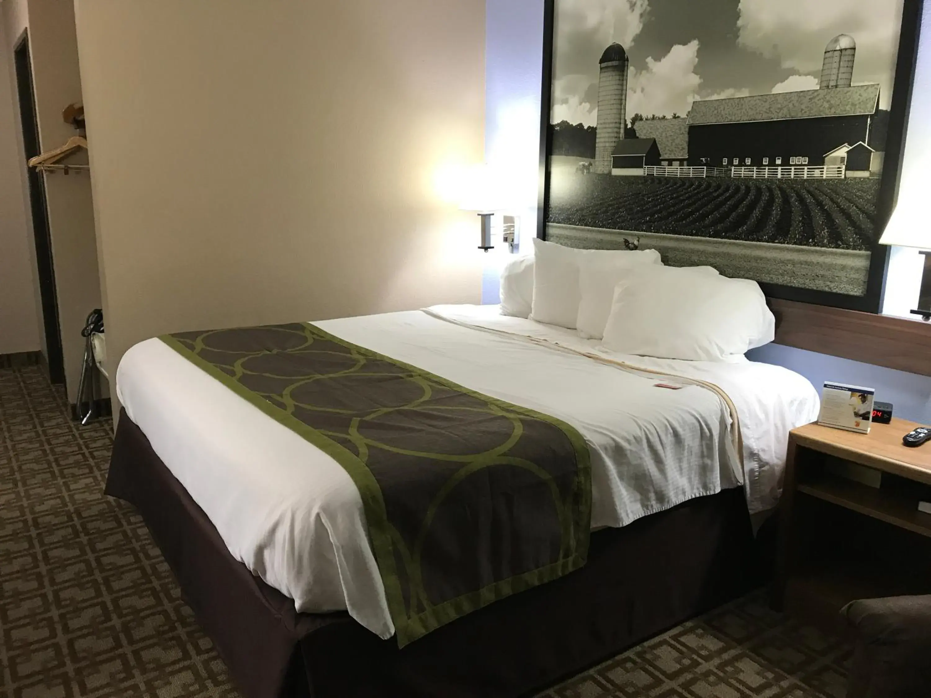 Bed in Super 8 by Wyndham Omaha/West Dodge