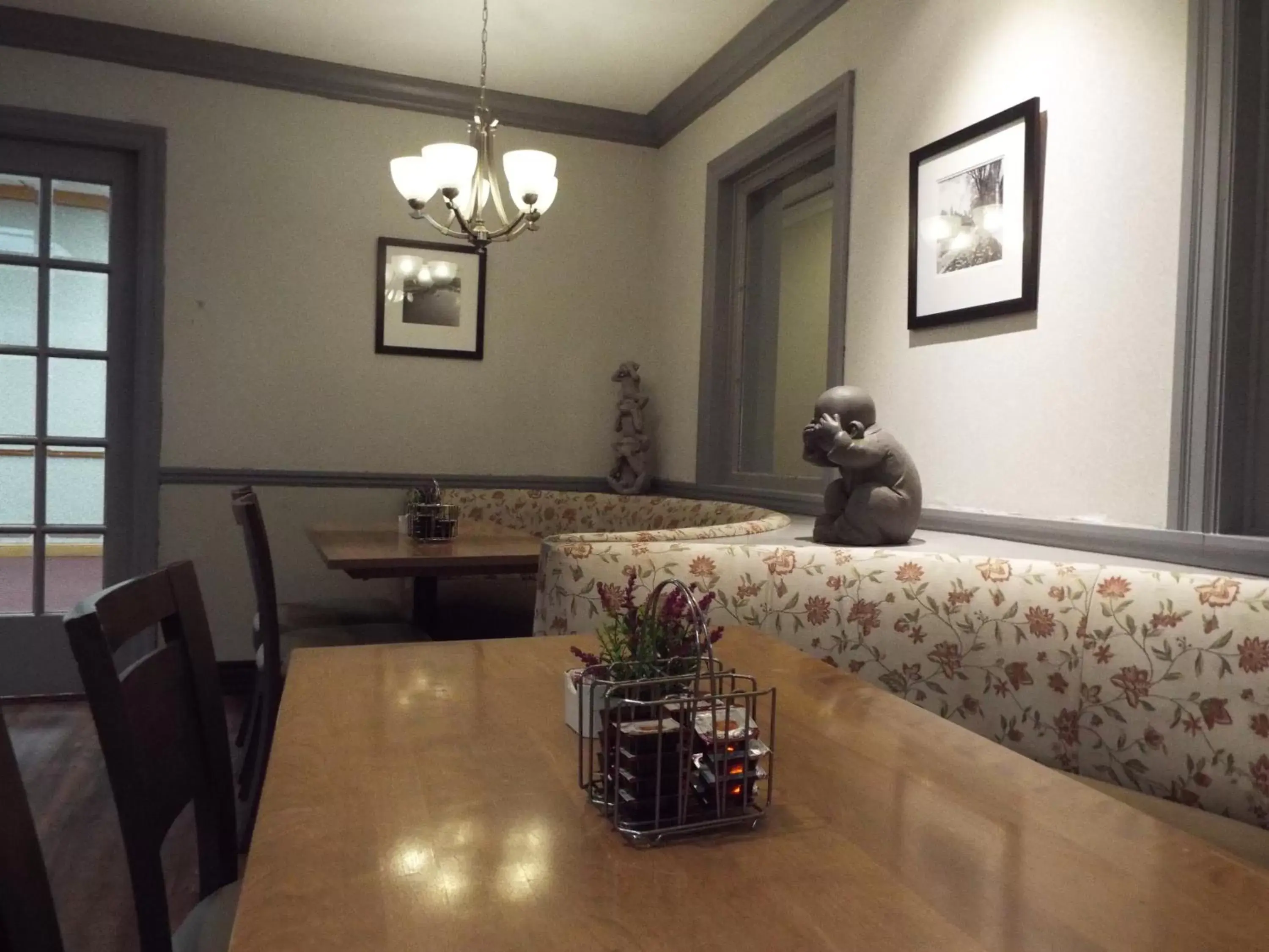 Breakfast, Dining Area in Quality Inn Owen Sound