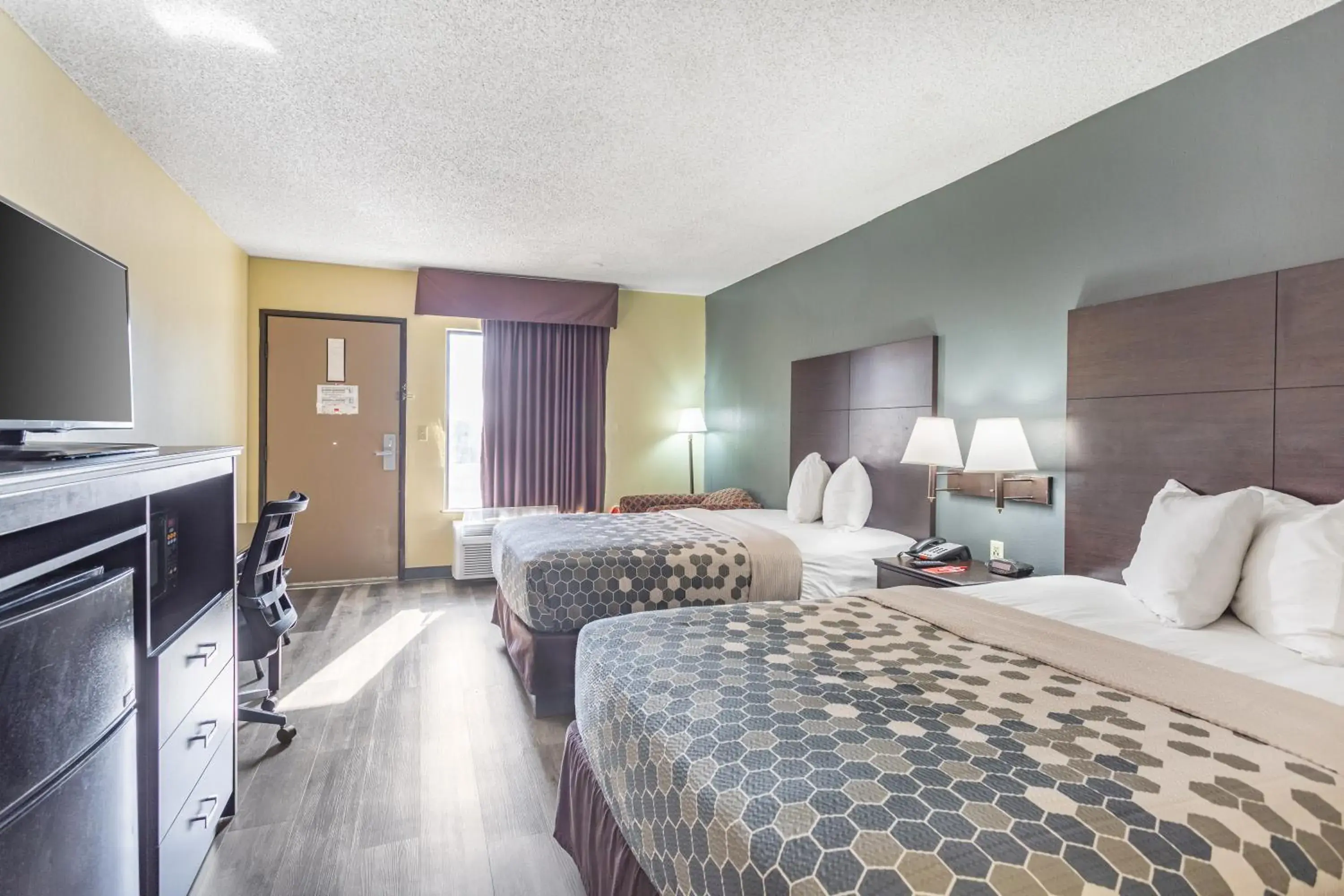 Facility for disabled guests in Econo Lodge & Suites Clarksville
