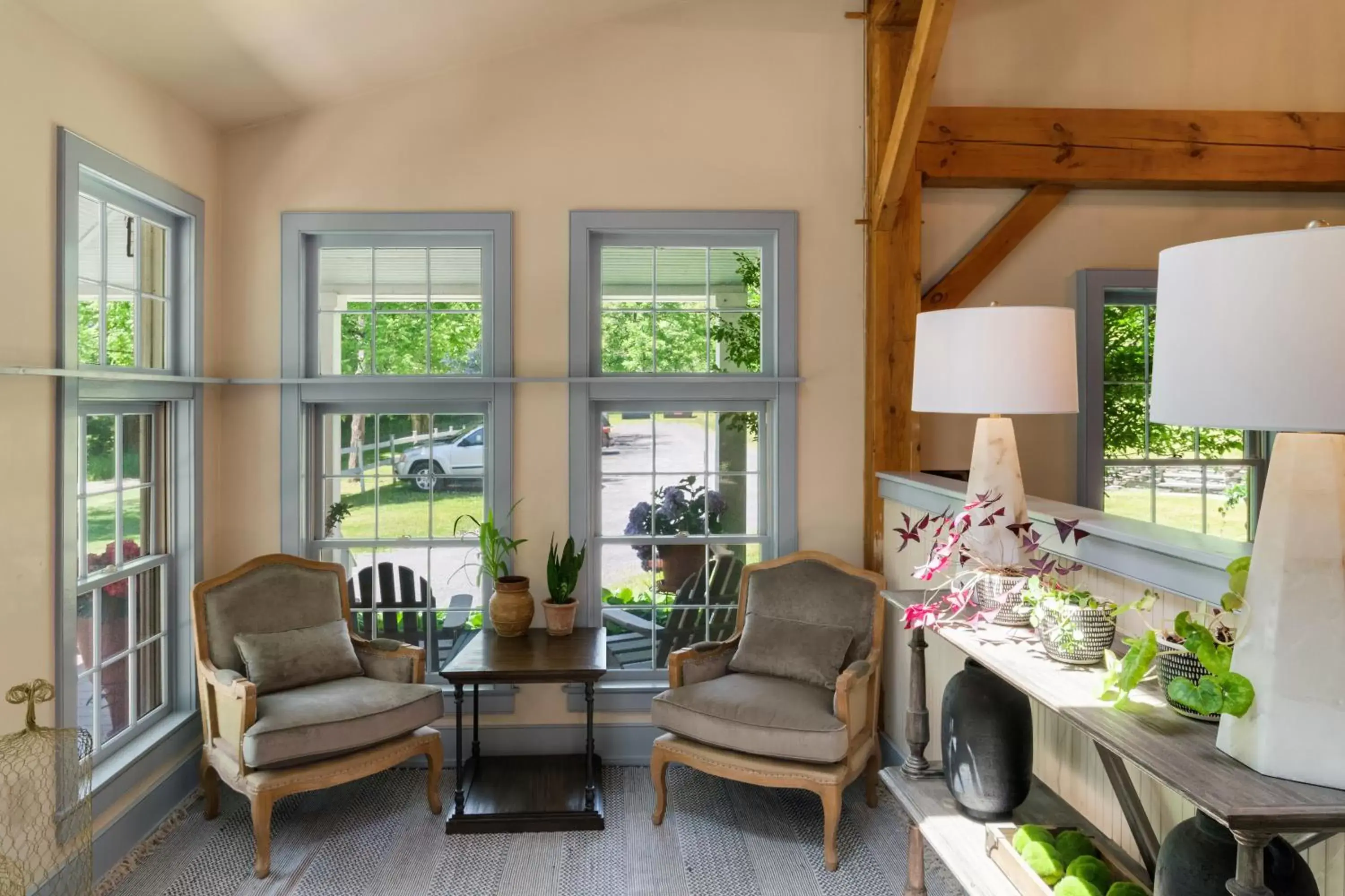 Living room in Inn at Silver Maple Farm