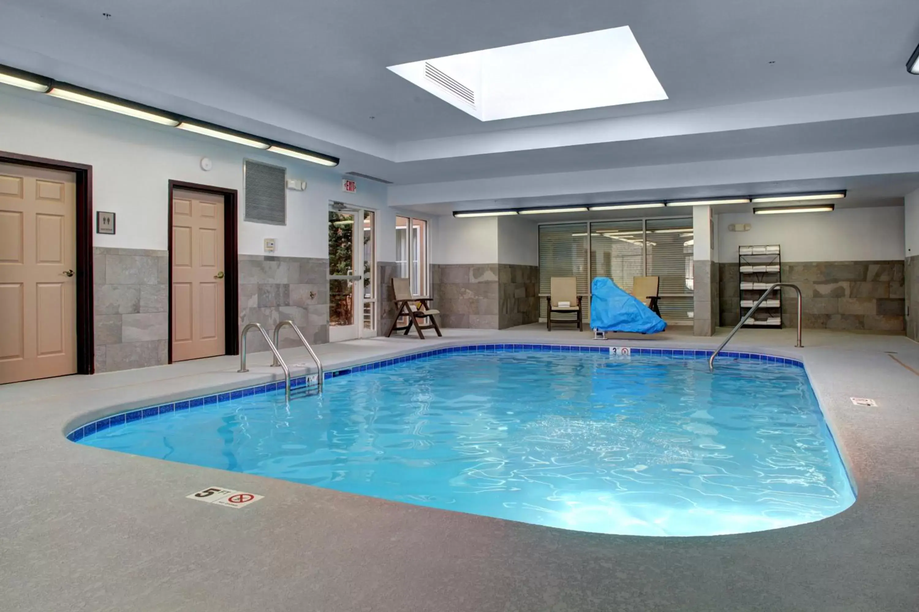 Swimming Pool in Country Inn & Suites by Radisson, Asheville Downtown Tunnel Road, NC