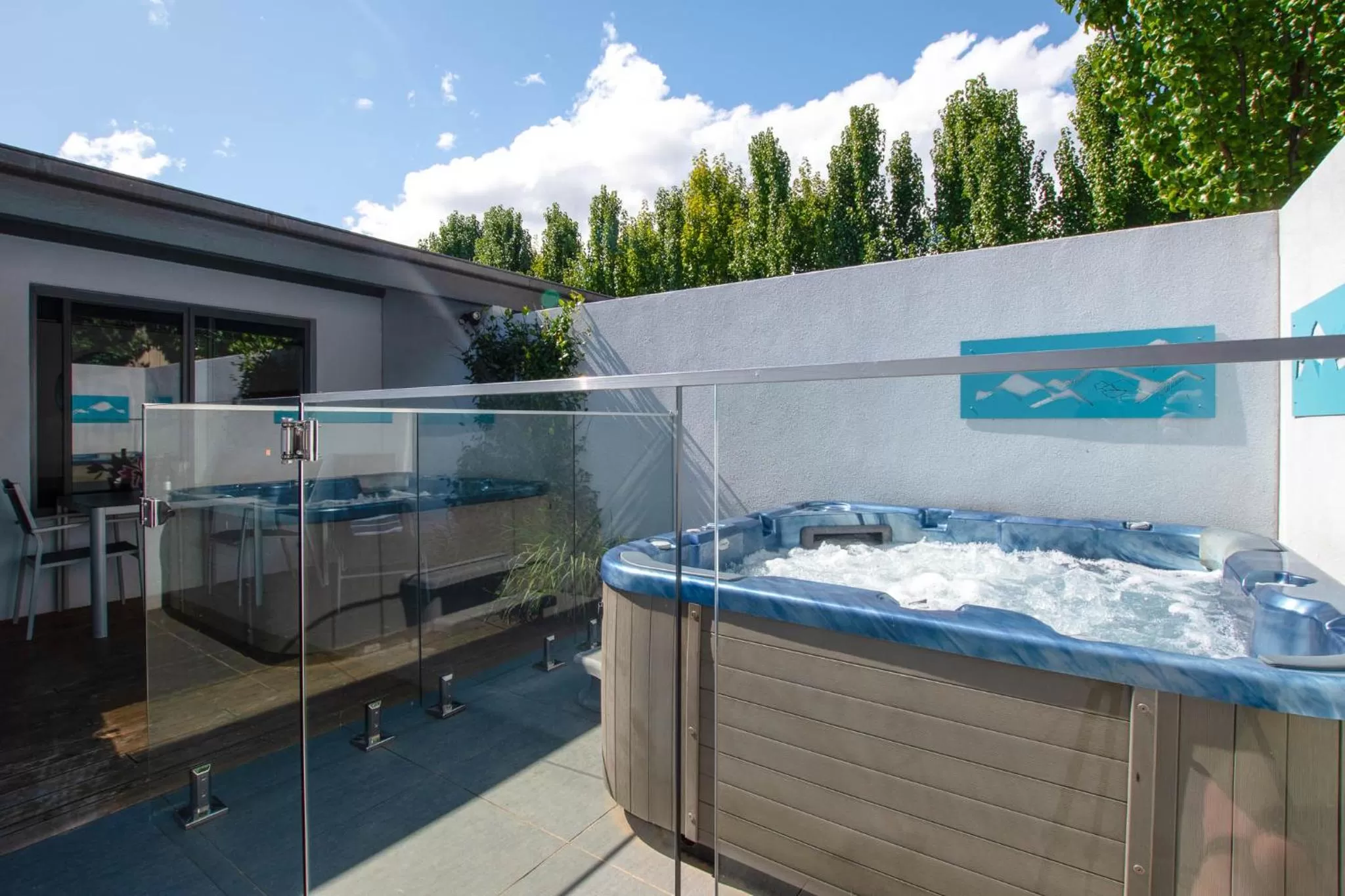 Natural landscape in Bright Colonial Motel