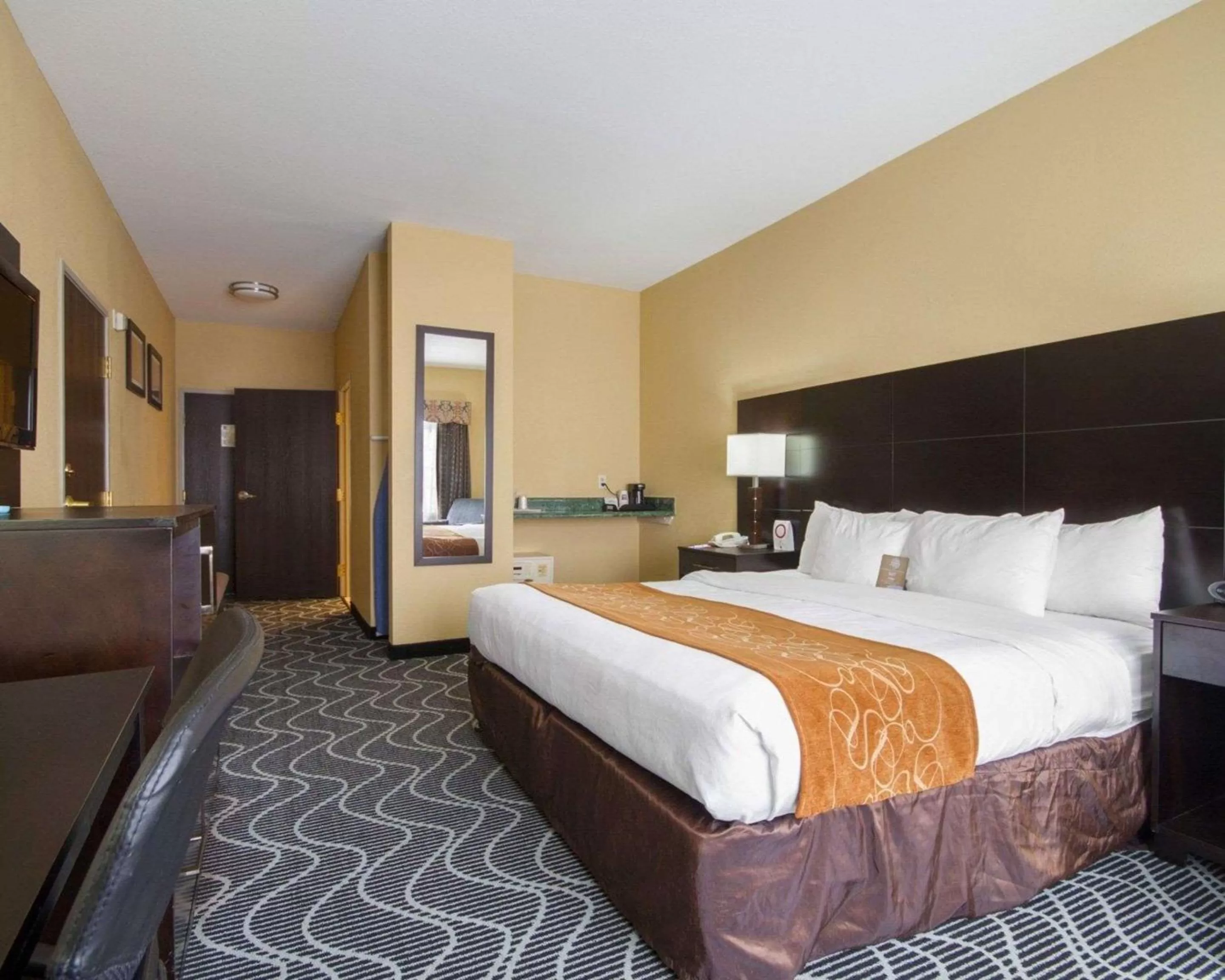 Photo of the whole room in Comfort Suites Lake Ray Hubbard