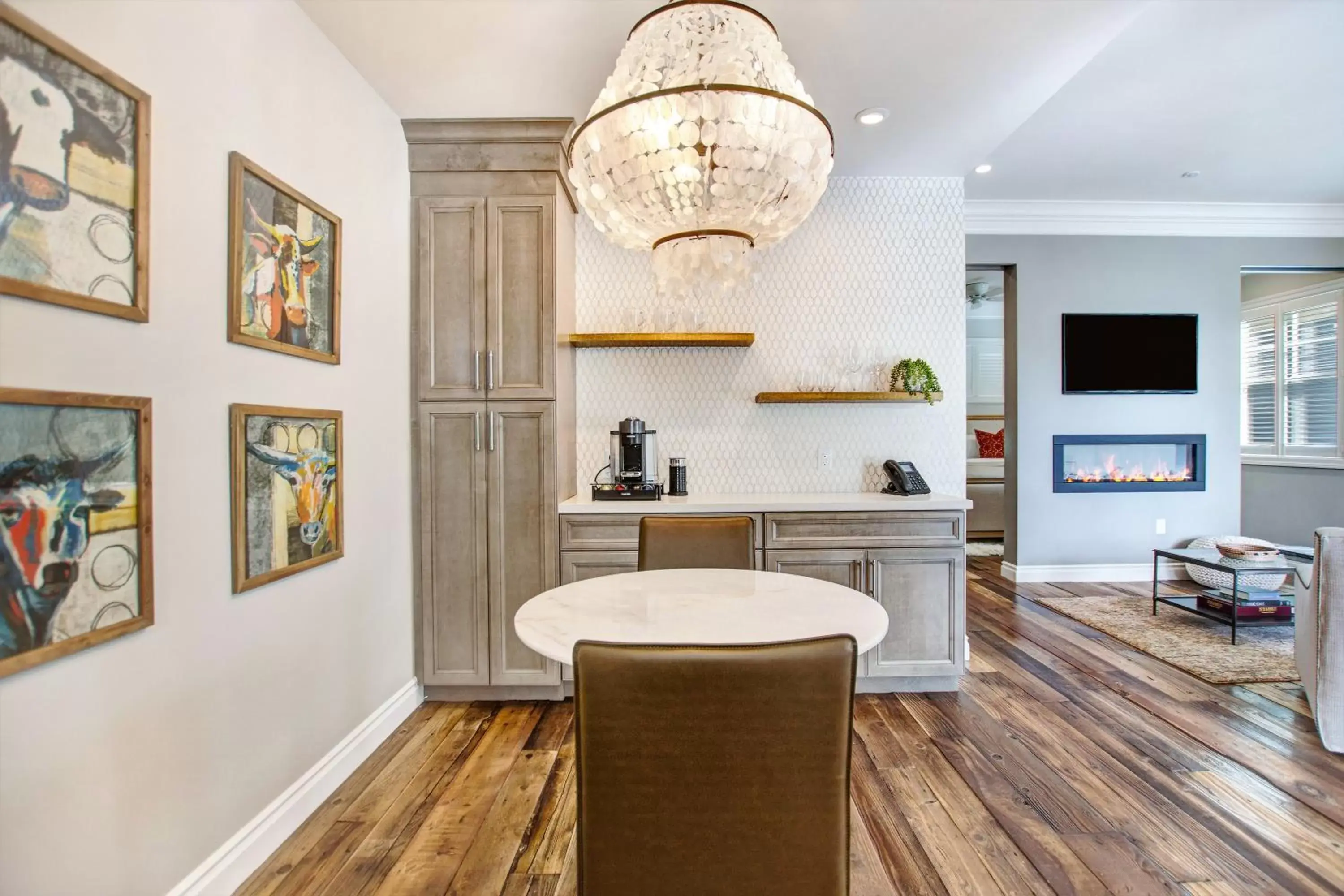 Dining area, Kitchen/Kitchenette in Sonoma Bungalows