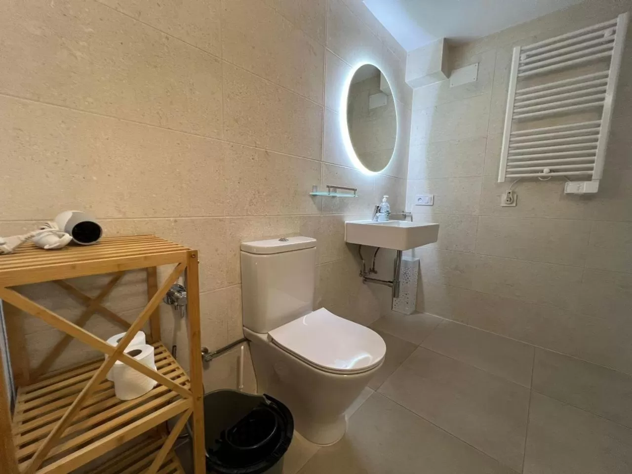 Toilet in Carbonell 1