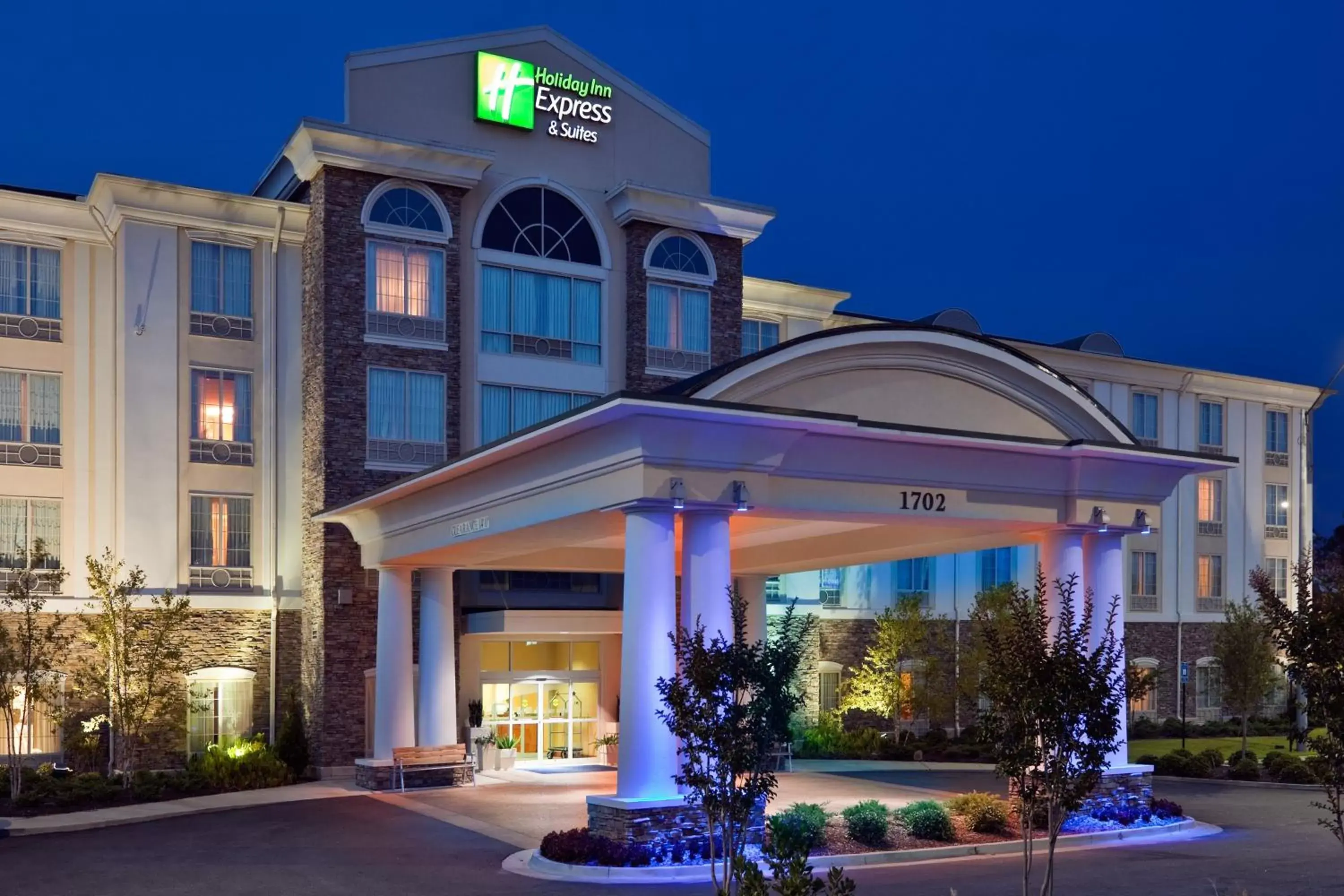 Property building in Holiday Inn Express Phenix City-Fort Benning by IHG Property building in Holiday Inn Express Phenix City-Fort Benning by IHG