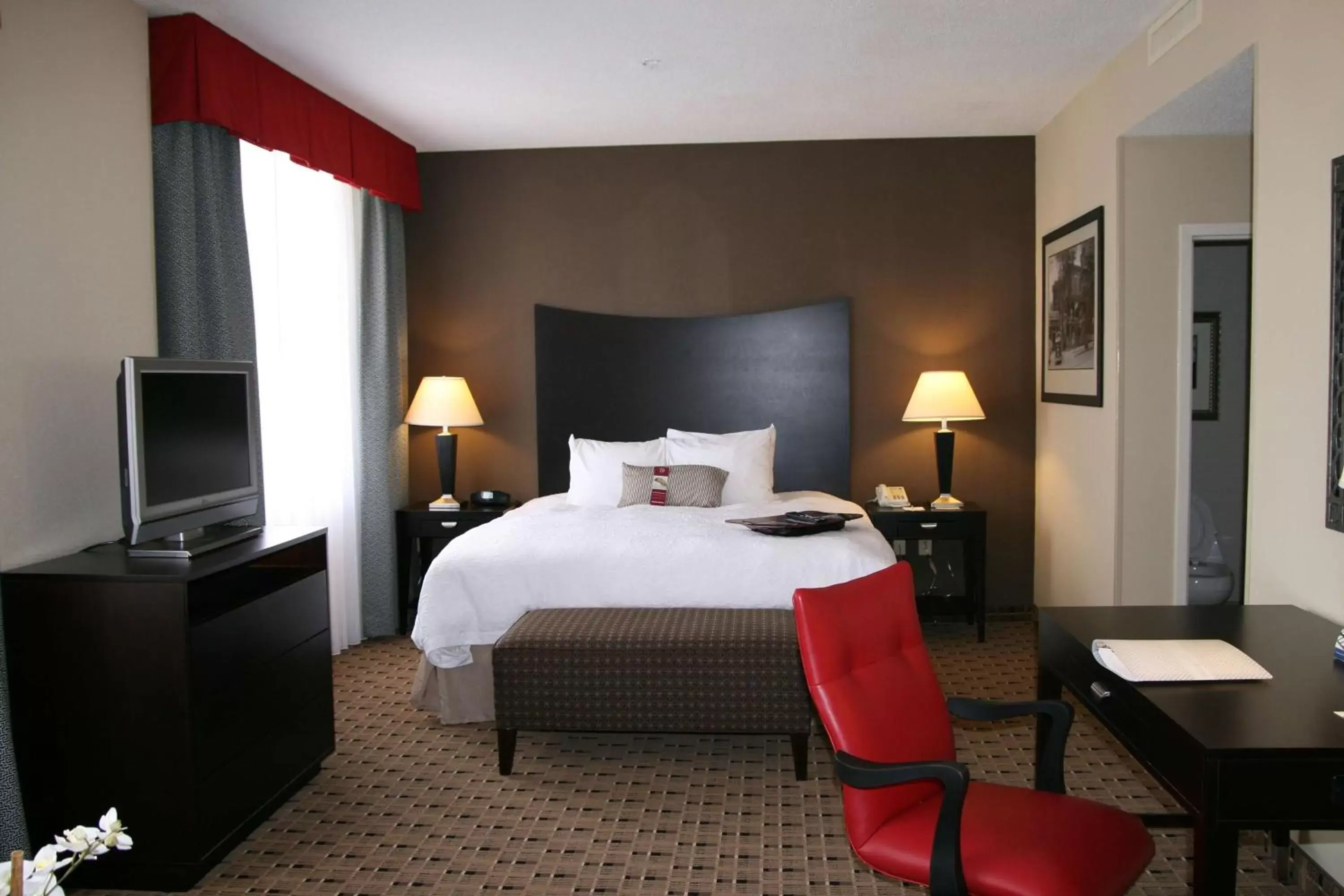 Bed in Hampton Inn & Suites Montgomery-Downtown