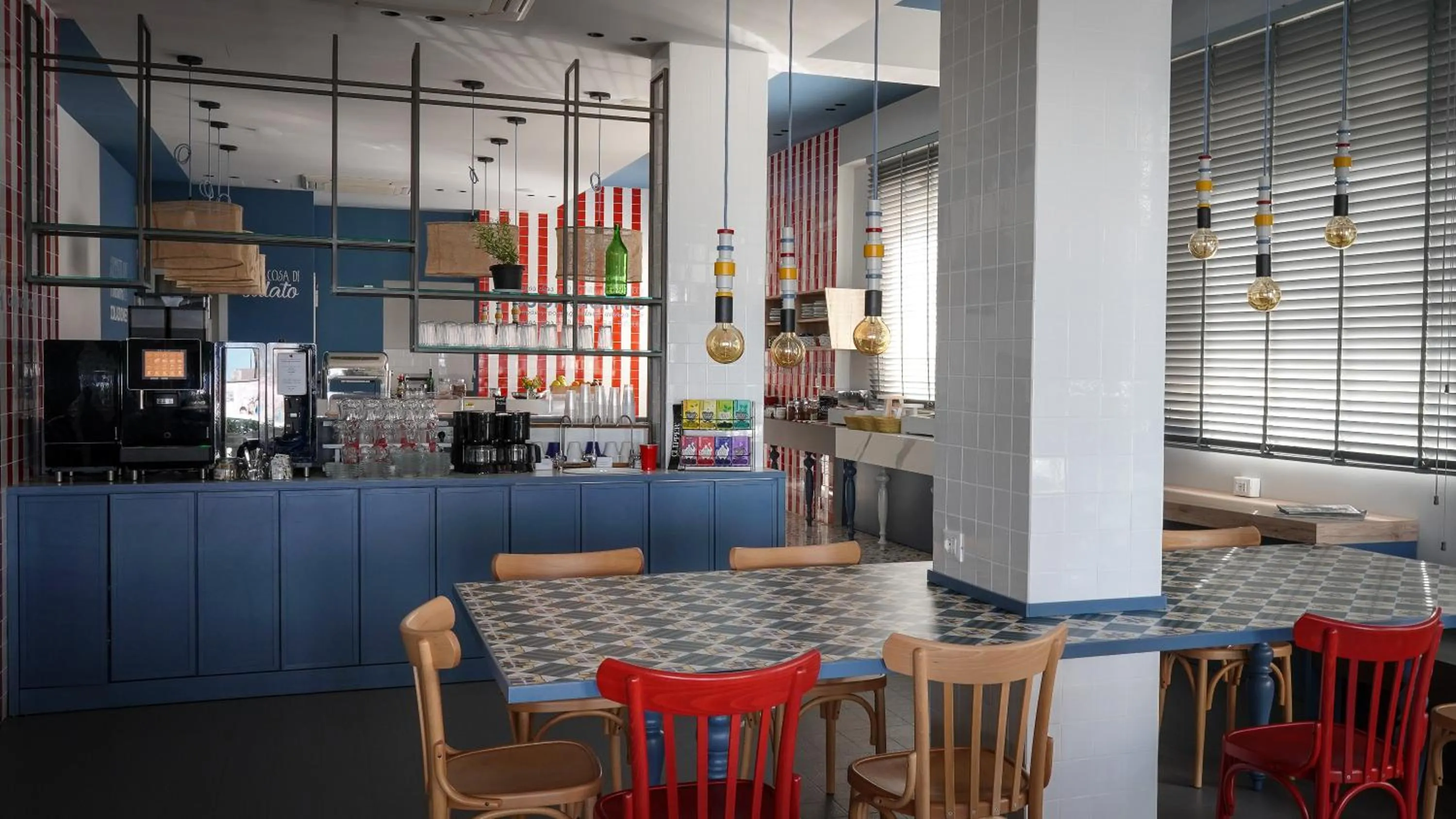 Restaurant/places to eat in Hotel LaMorosa