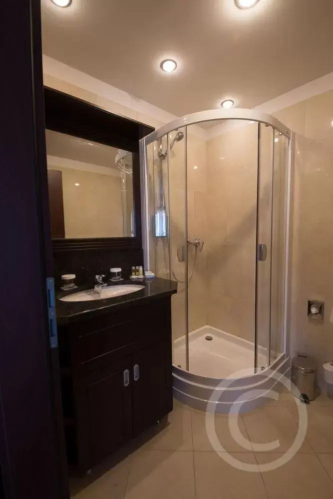 Bathroom in Ramada Hotel & Suites by Wyndham Bucharest North