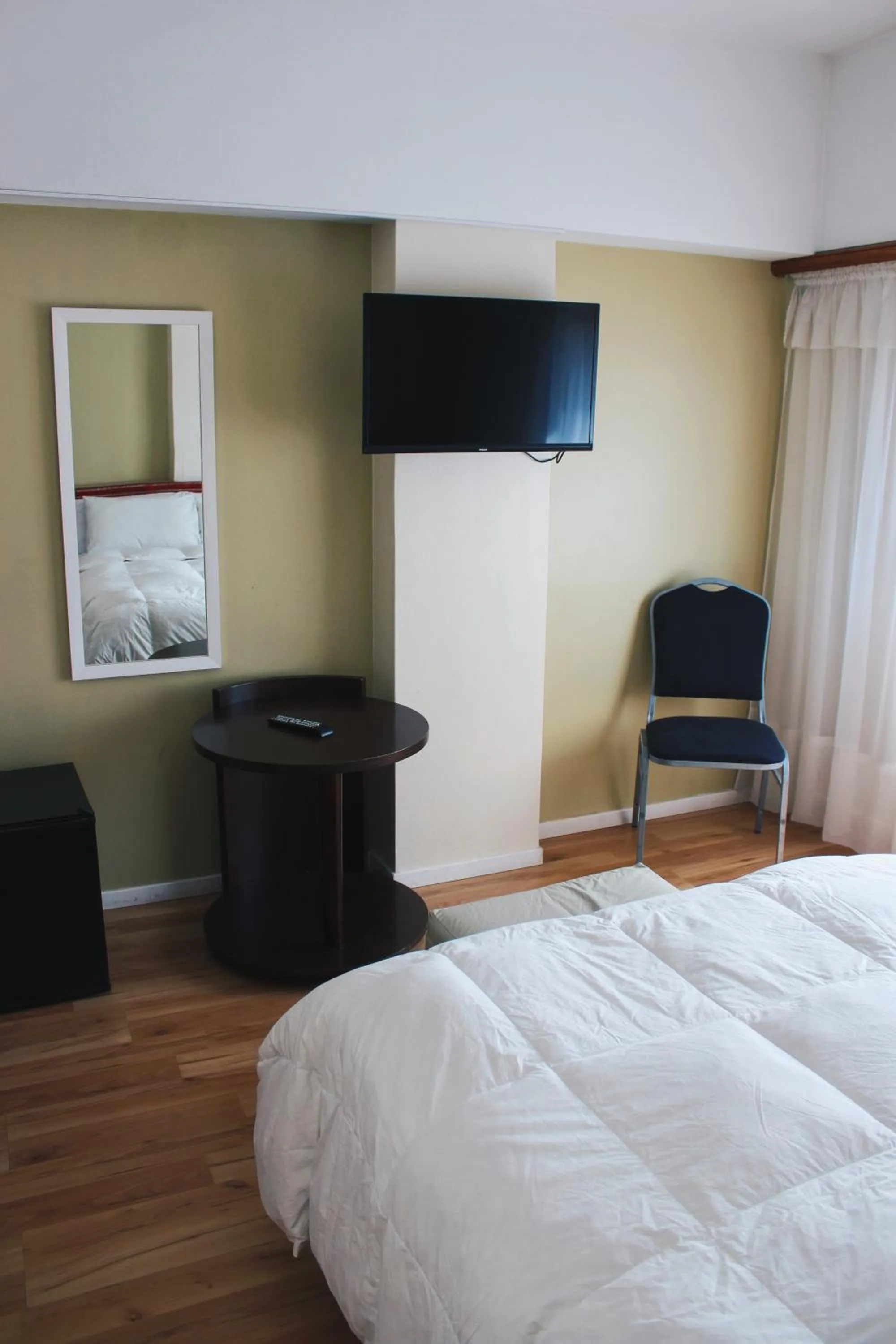 TV/Entertainment Center in Hotel Rayentray Trelew