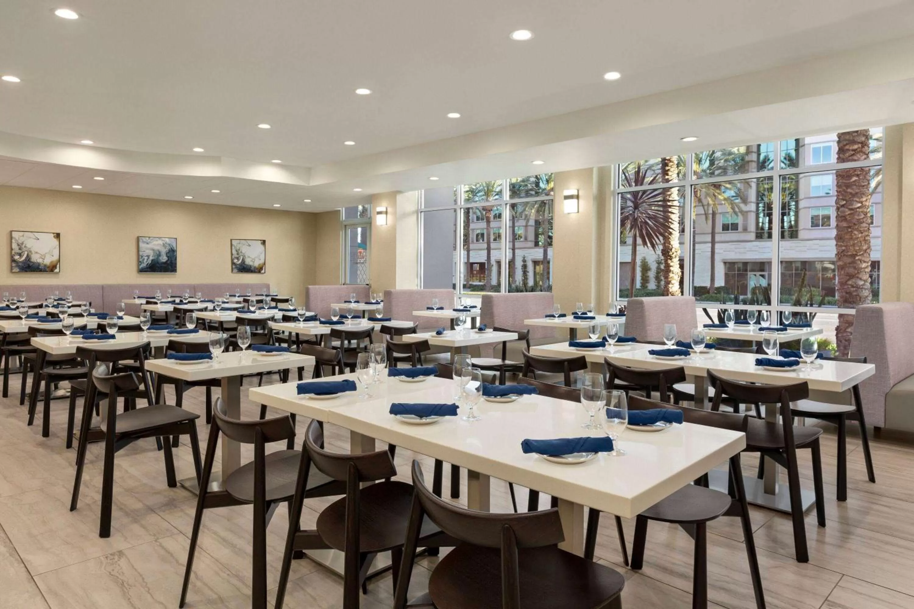 Restaurant/places to eat in Wyndham Anaheim