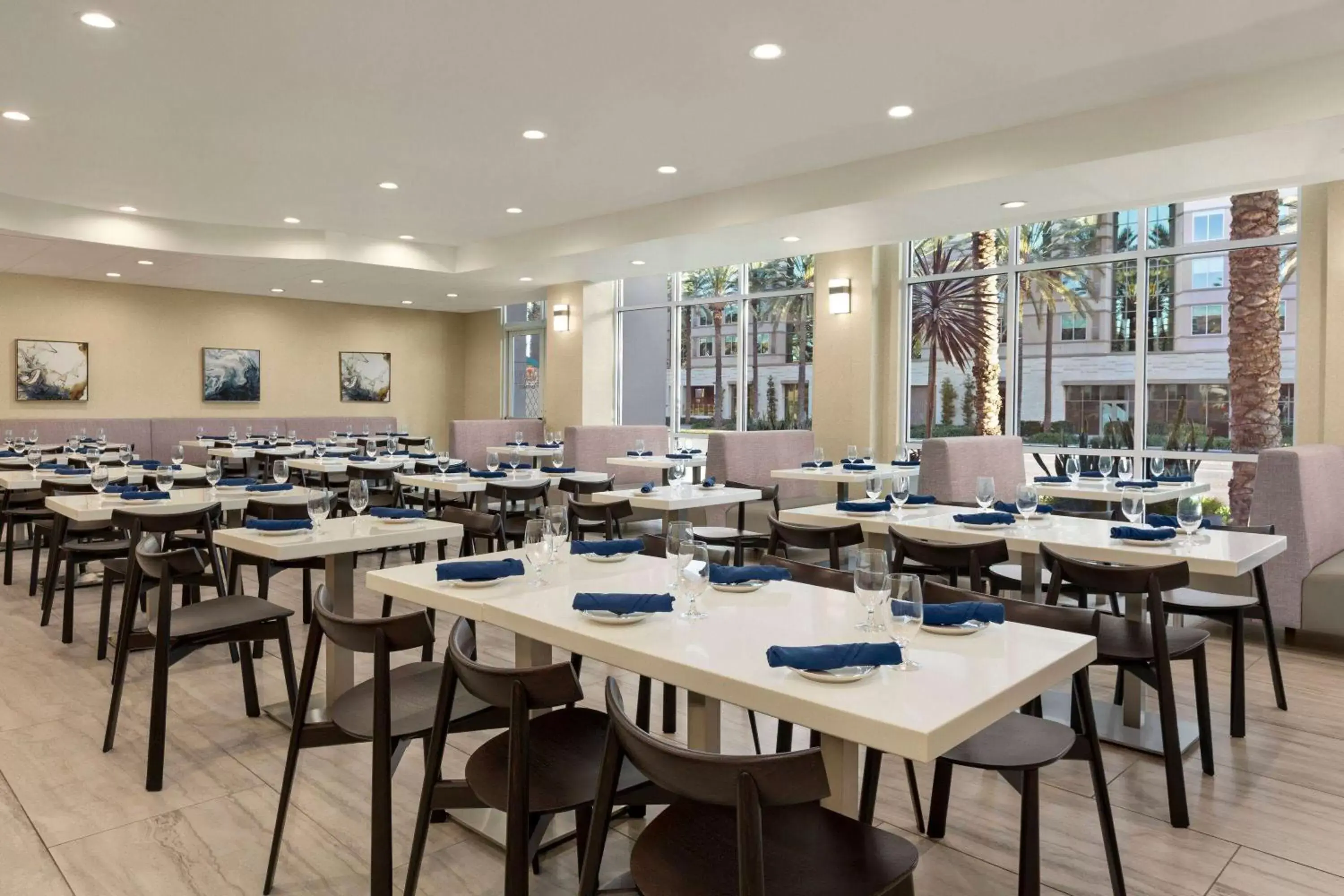 Restaurant/Places to Eat in Wyndham Anaheim