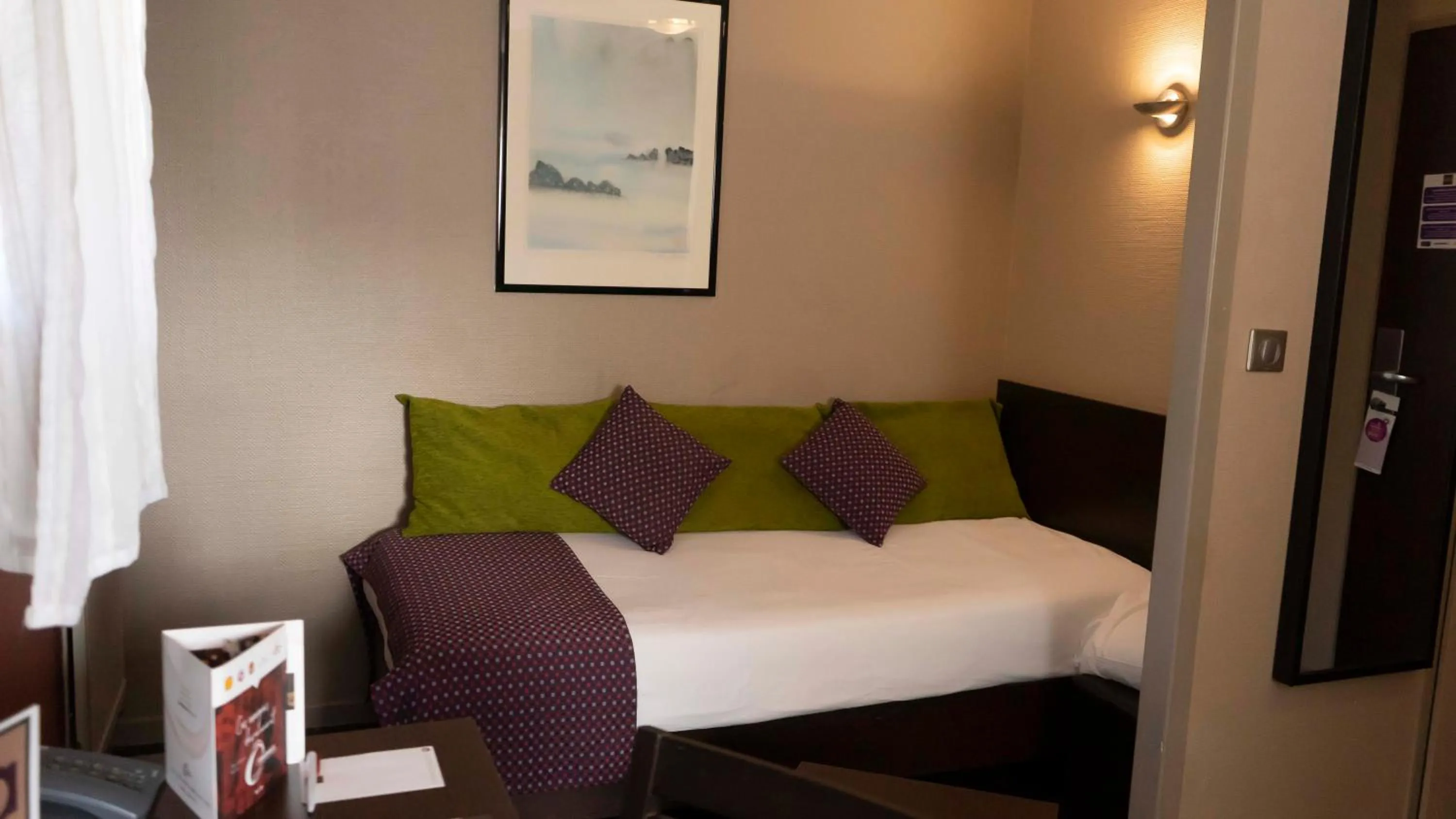 Bed in The Originals City, Hôtel Ascotel, Lille Est Grand Stade