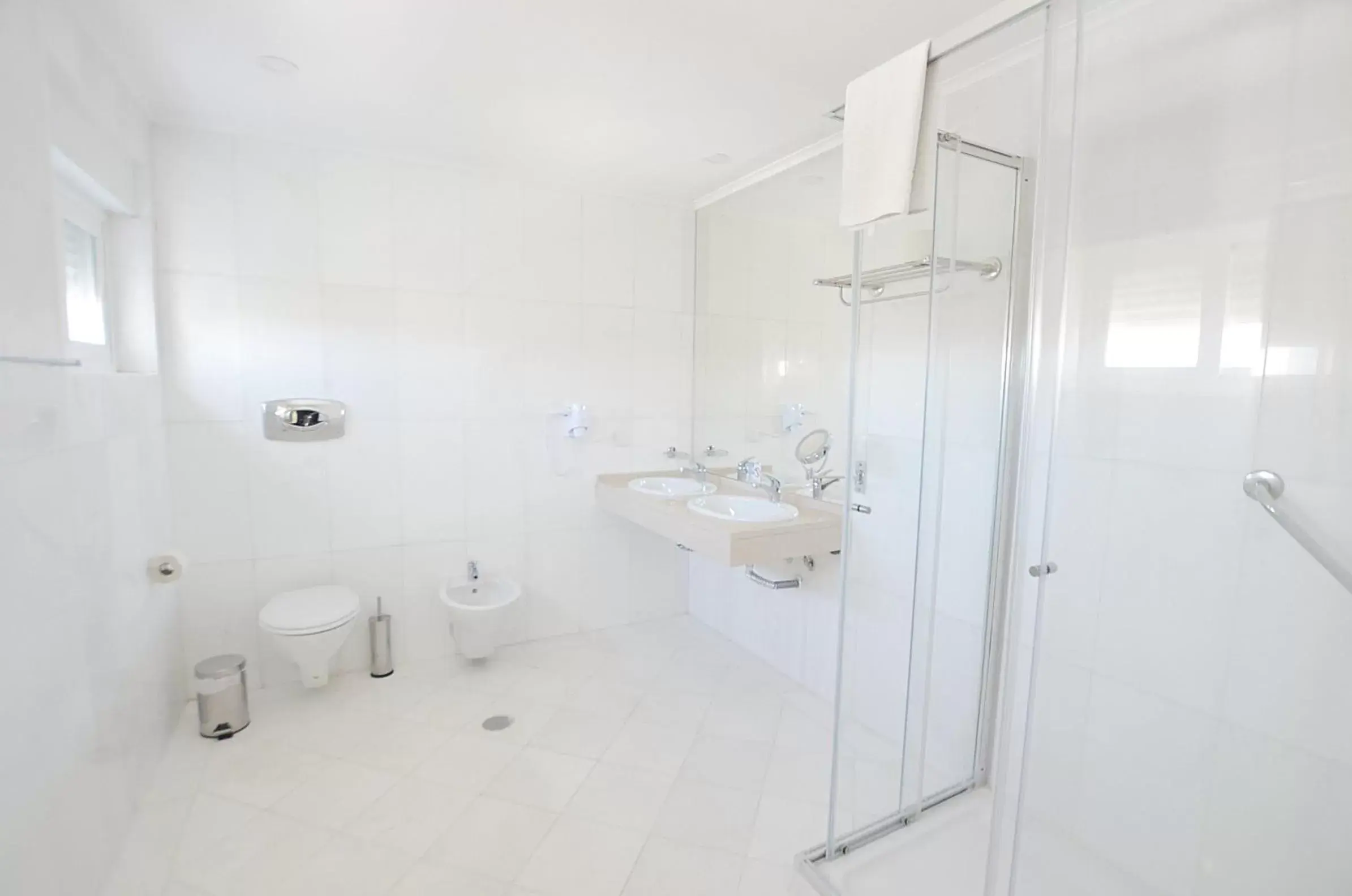 Shower, Bathroom in HILLTOP OASIS Lisboa Oeiras