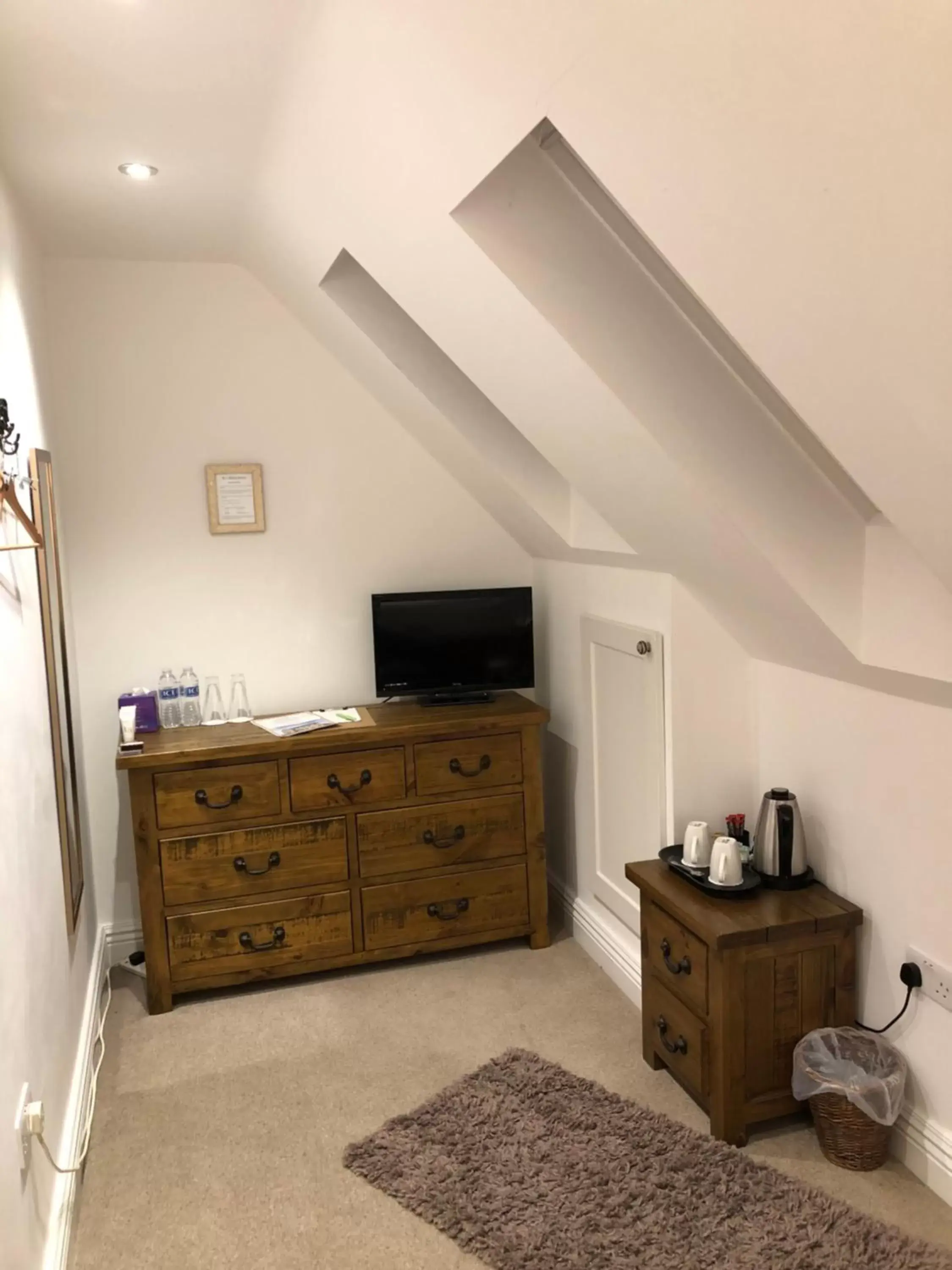 Bedroom, TV/Entertainment Center in Lillium House