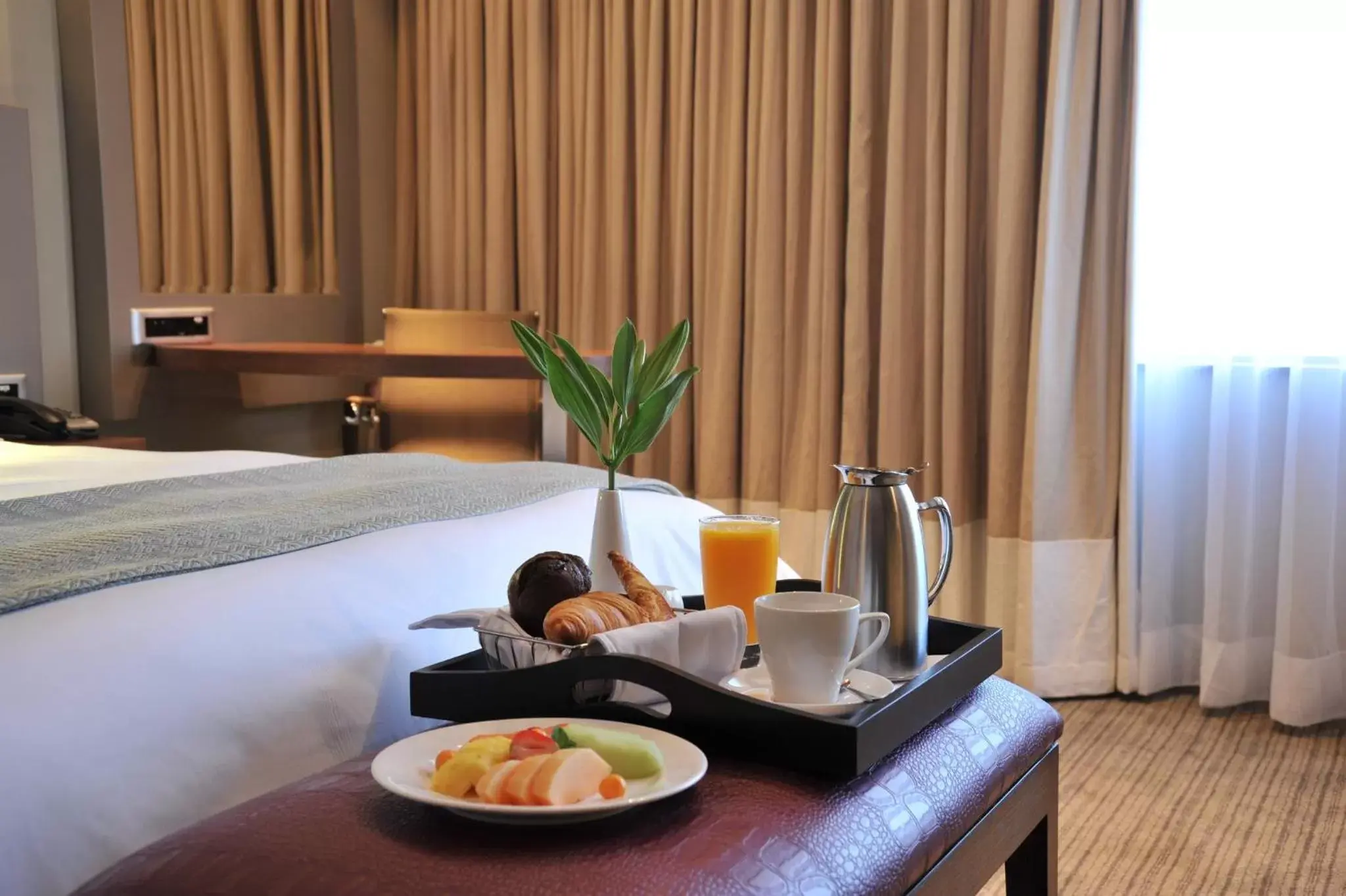 Photo of the whole room, Breakfast in Holiday Inn Johannesburg-Rosebank, an IHG Hotel