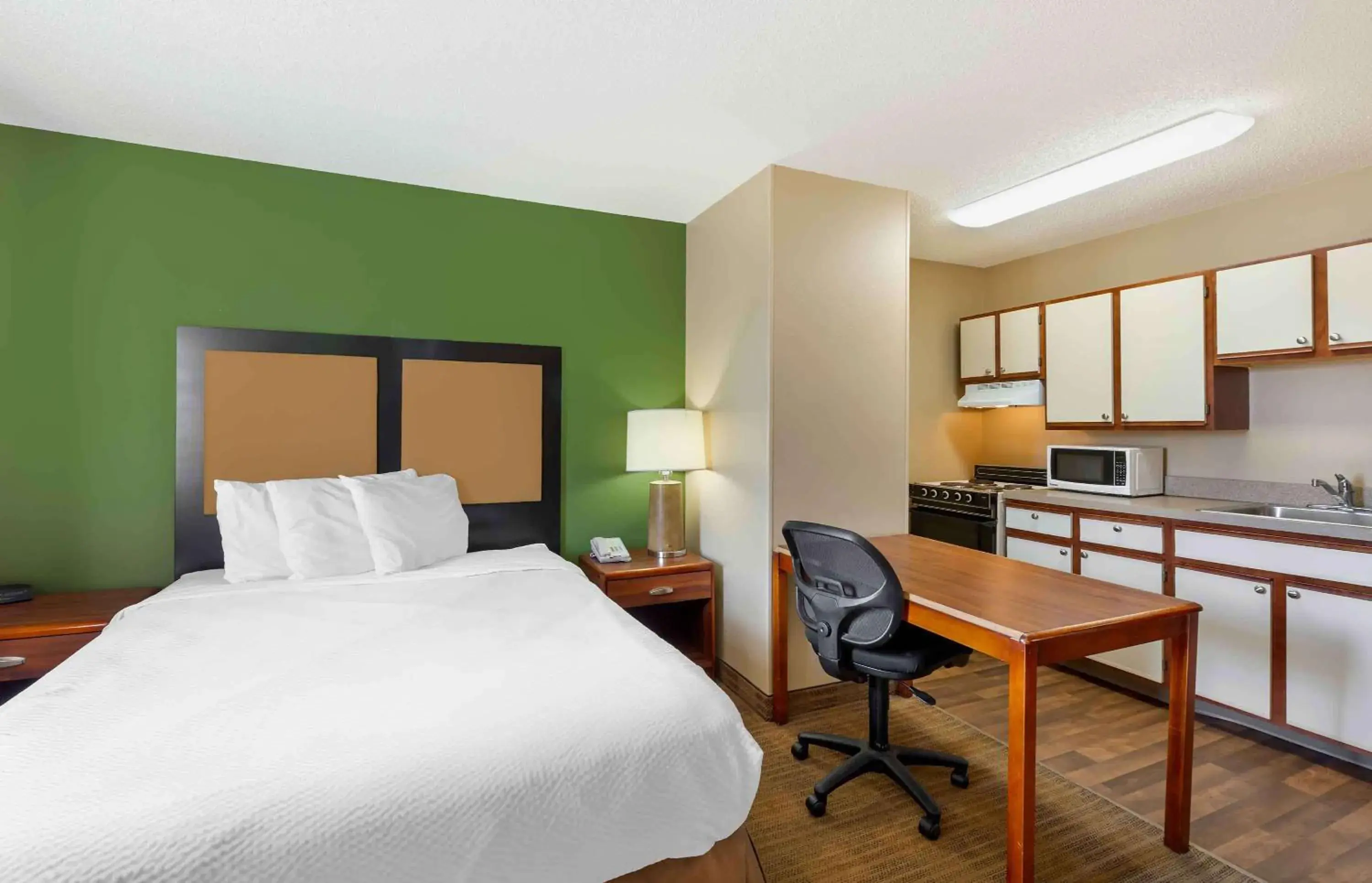 Bedroom in Extended Stay America Suites - Akron - Copley - West
