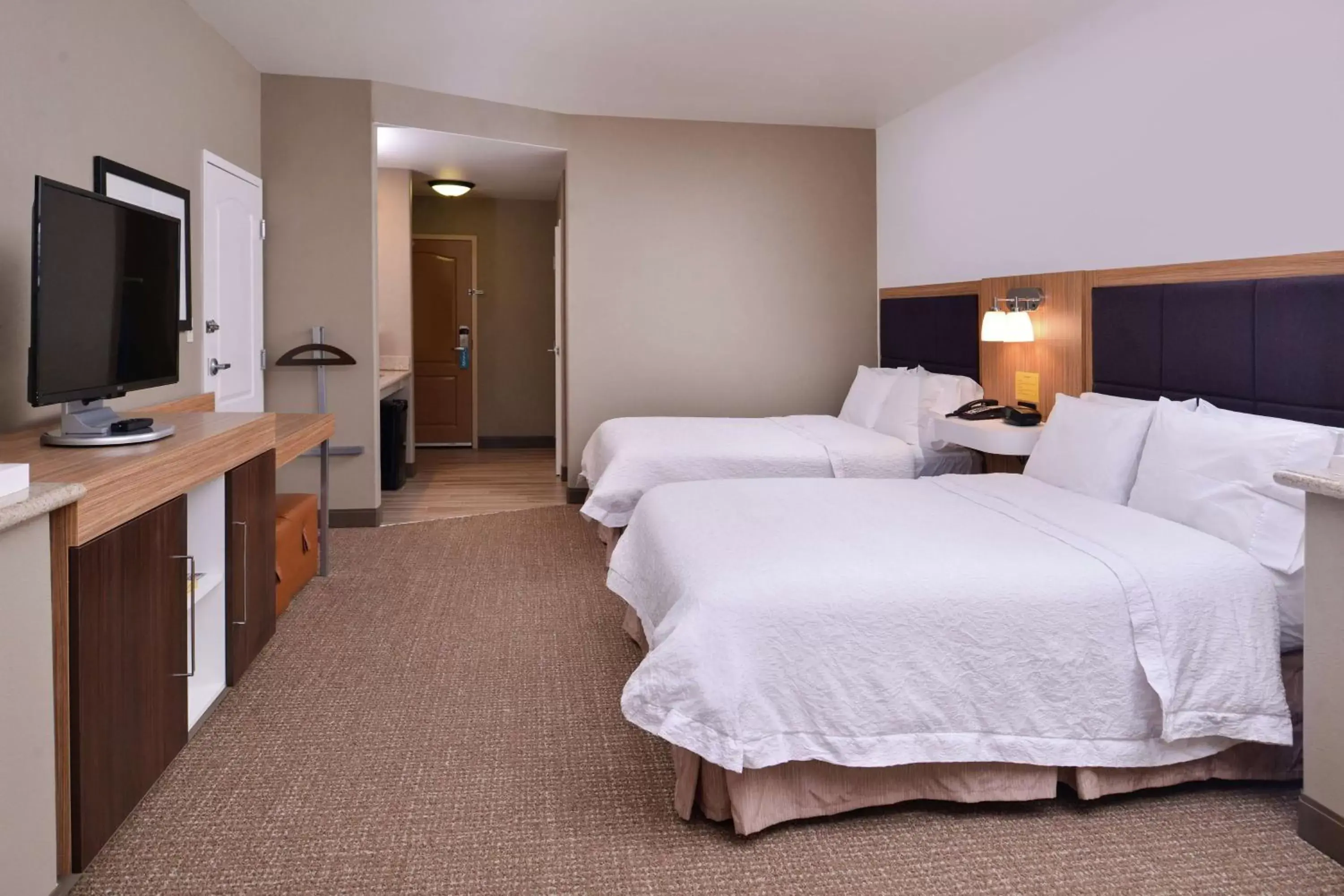 Bedroom, Bed in Hampton Inn & Suites Woodland-Sacramento Area