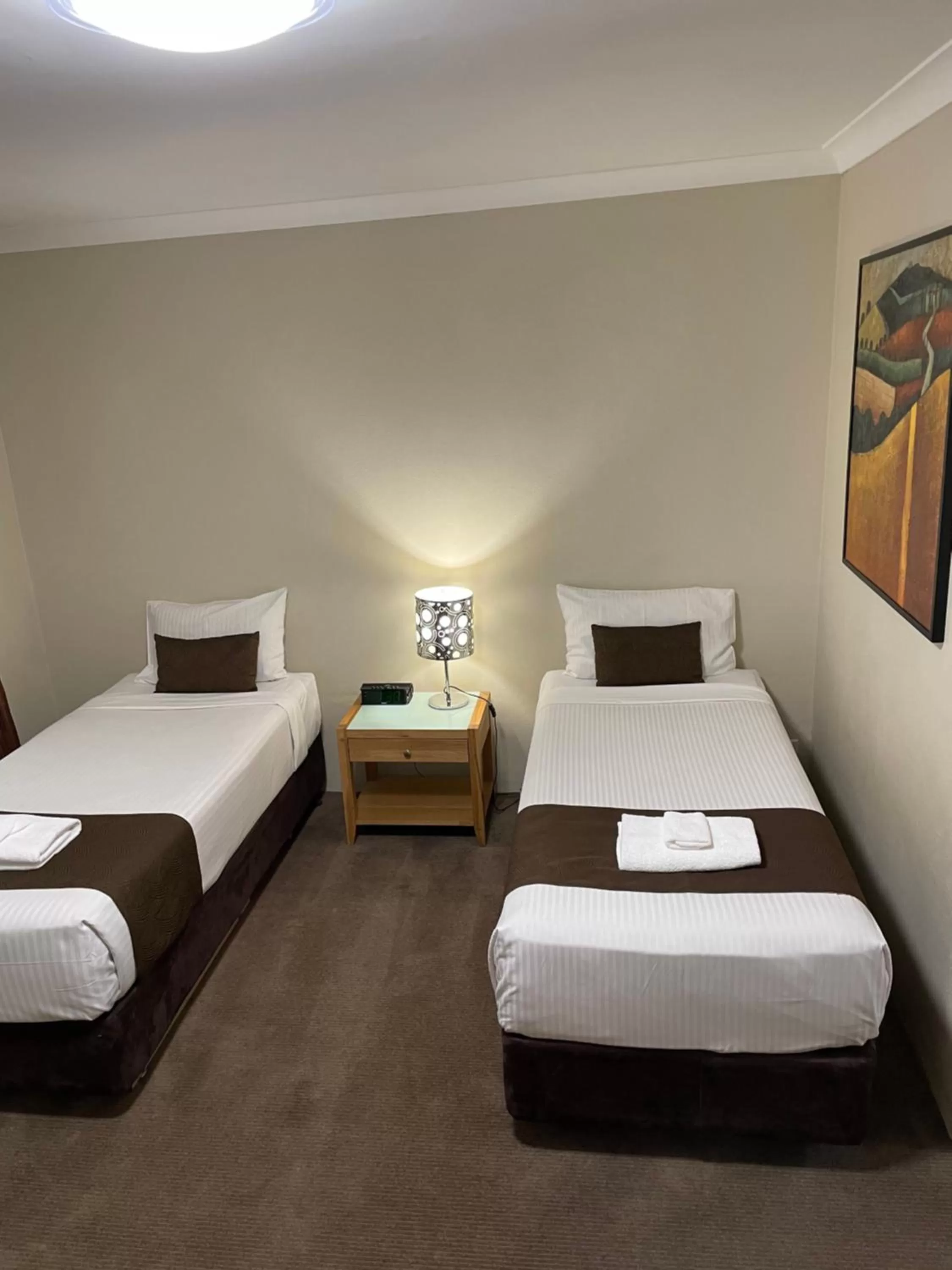 Bedroom, Bed in Noah's Mid City Motor Inn Muswellbrook