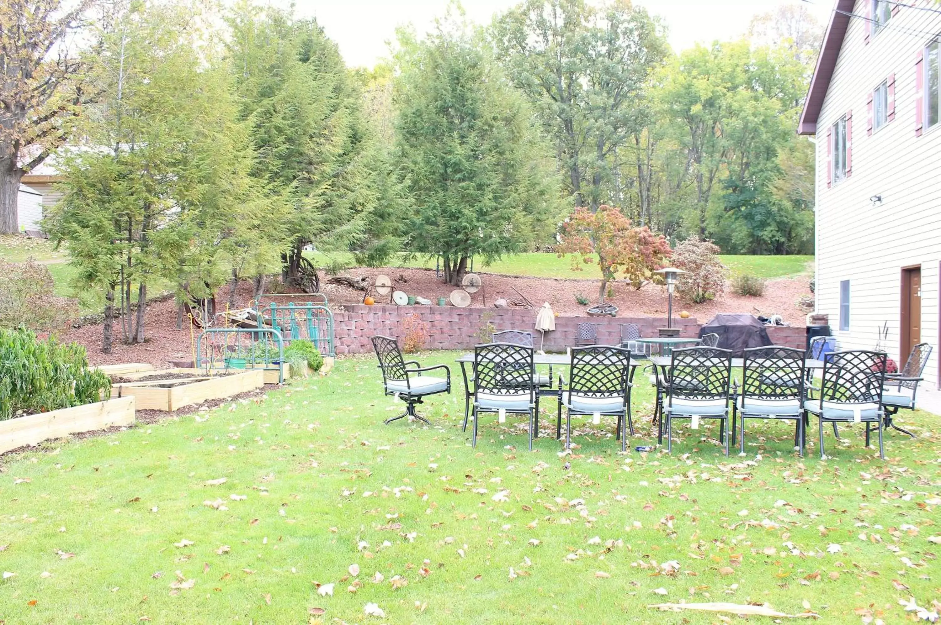 BBQ facilities, Garden in Blue Spruce Motel