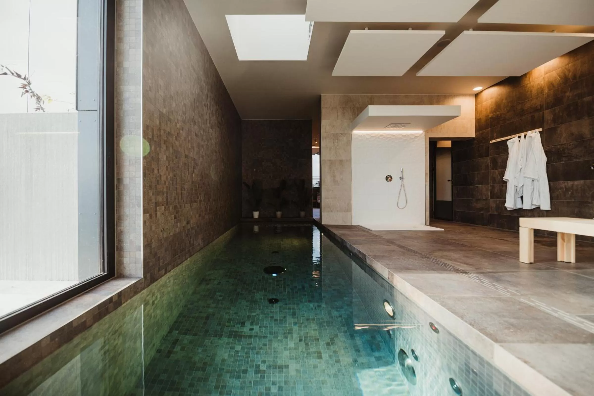 Swimming pool in Golden Lakes Hotel