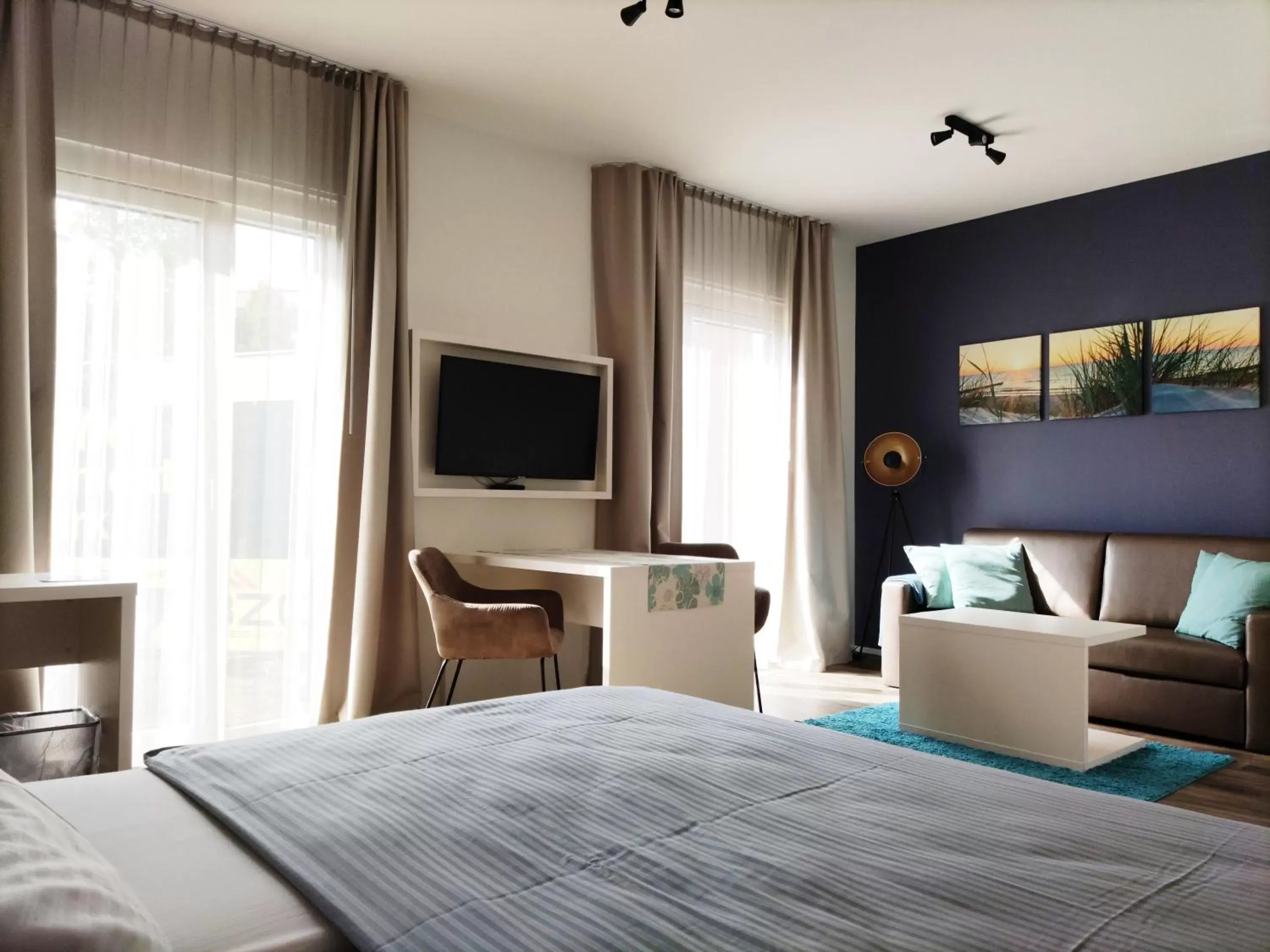 Junior Suite - single occupancy in Amper Art Hotel Junior Suite - single occupancy in Amper Art Hotel