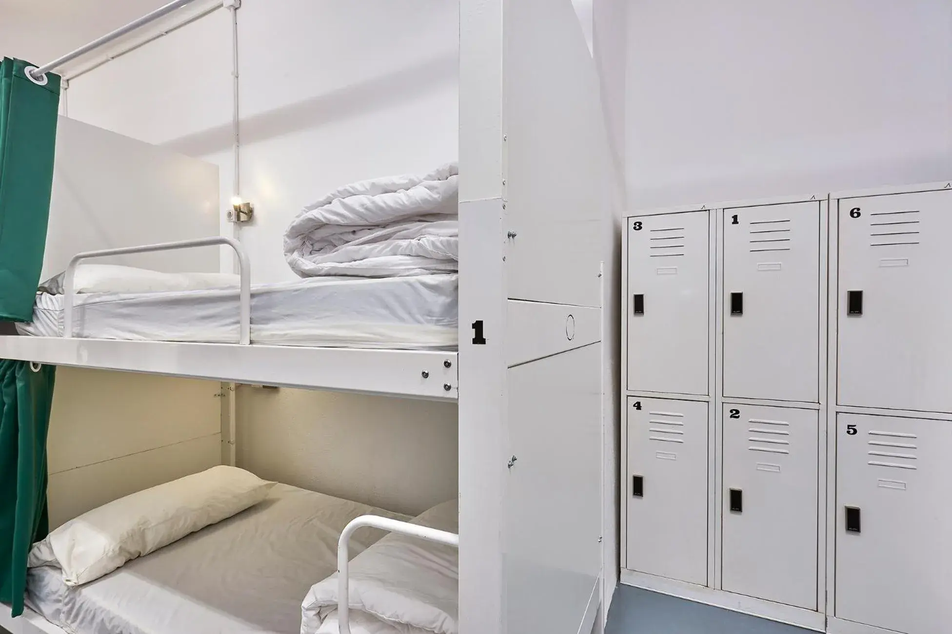 Bed, Bunk Bed in Hola Hostal Collblanc