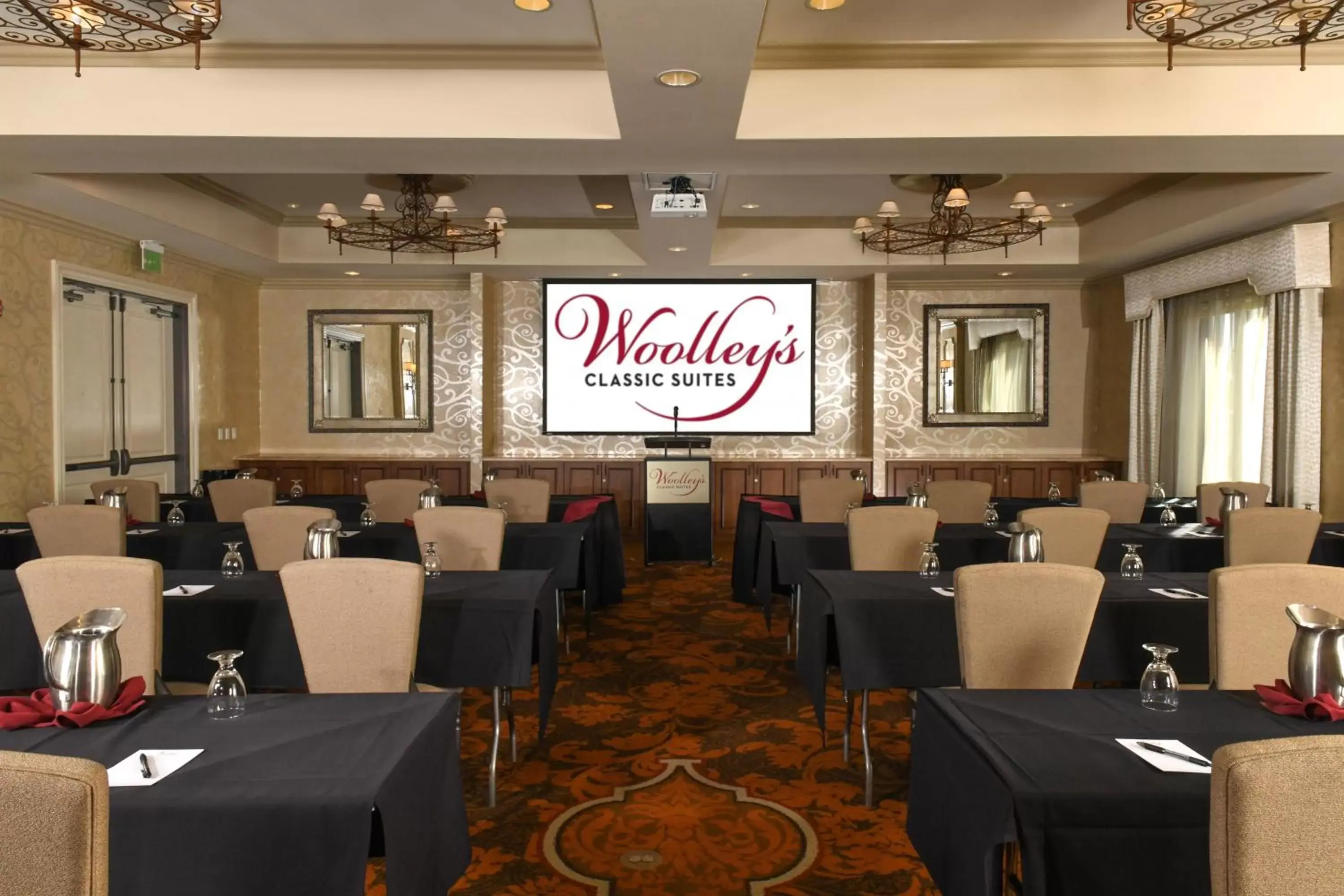 Meeting/conference room, Restaurant/Places to Eat in Woolley's Classic Suites Denver Airport