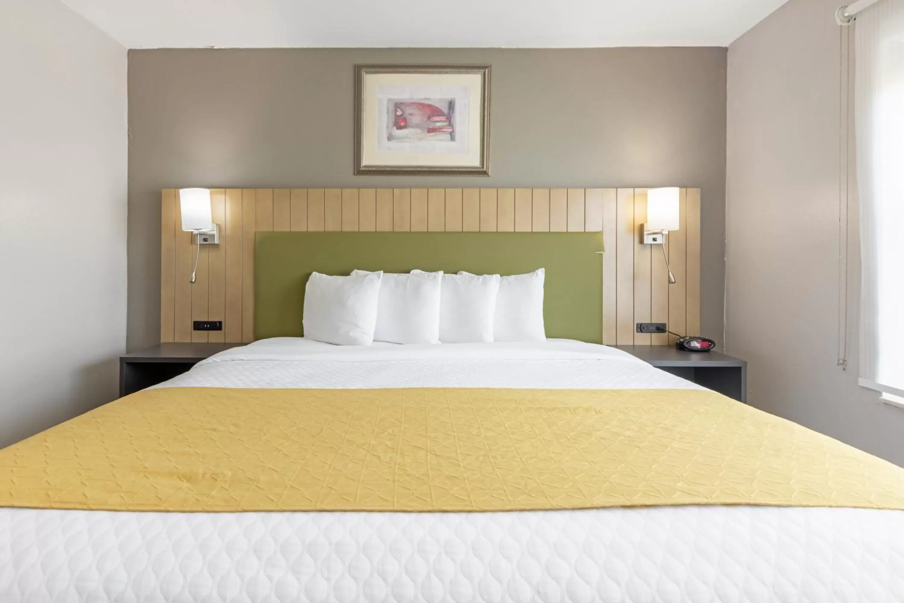 Bed in Country Inn & Suites by Radisson, Lewisville, TX