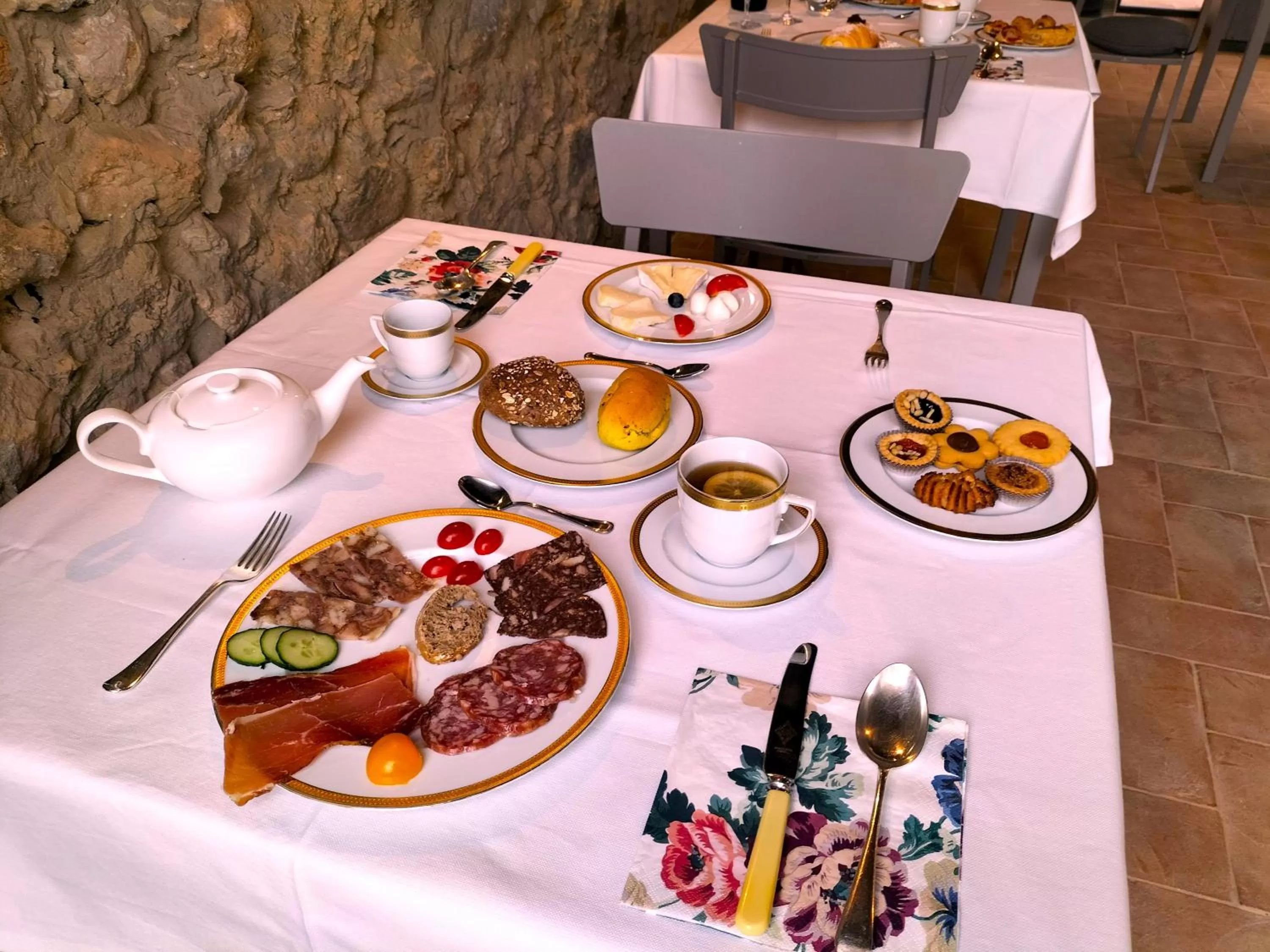 Food and drinks in Badia Giulia Prestigious Historical B&B