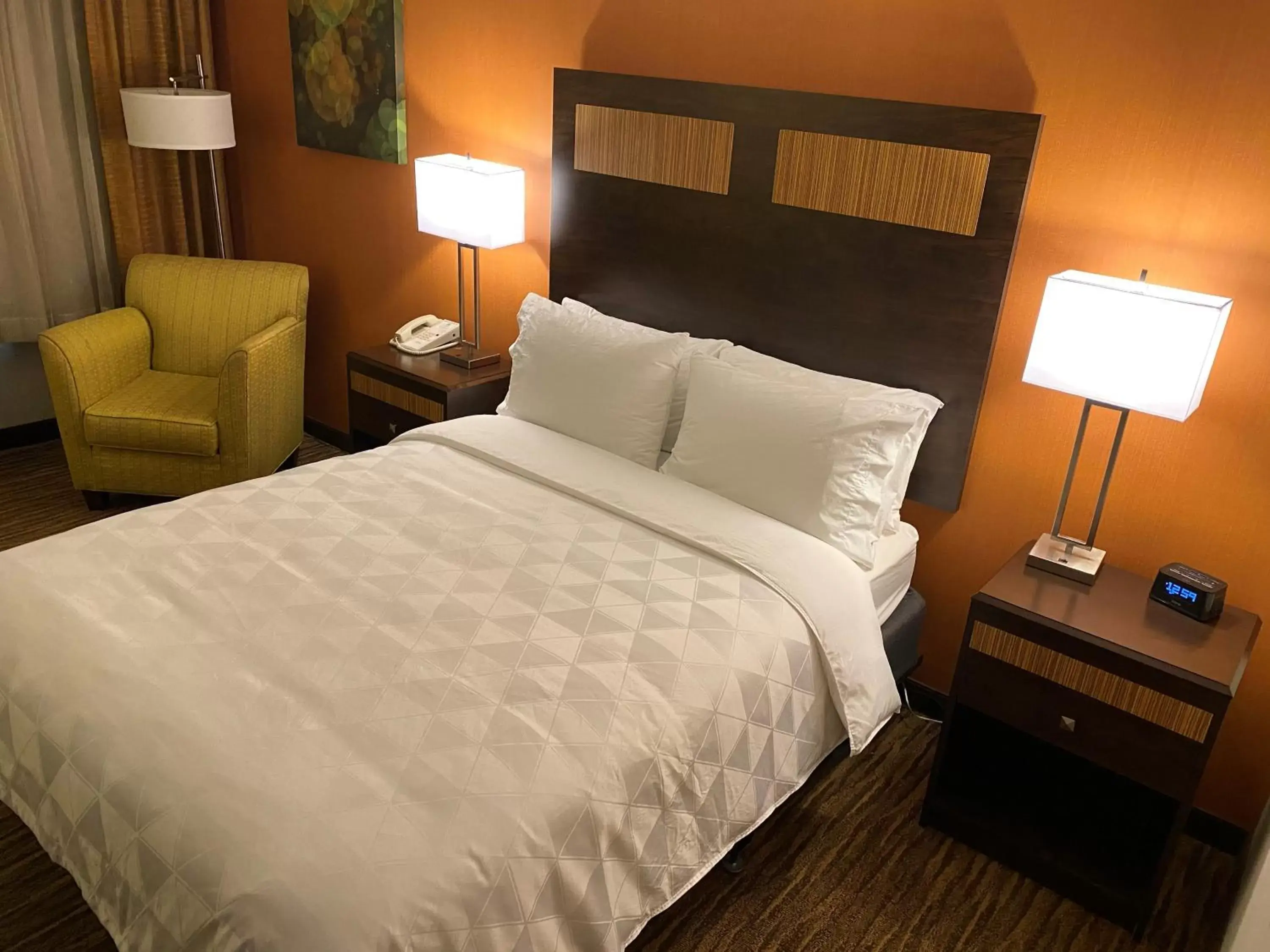 Bed in Holiday Inn Danbury-Bethel at I-84, an IHG Hotel
